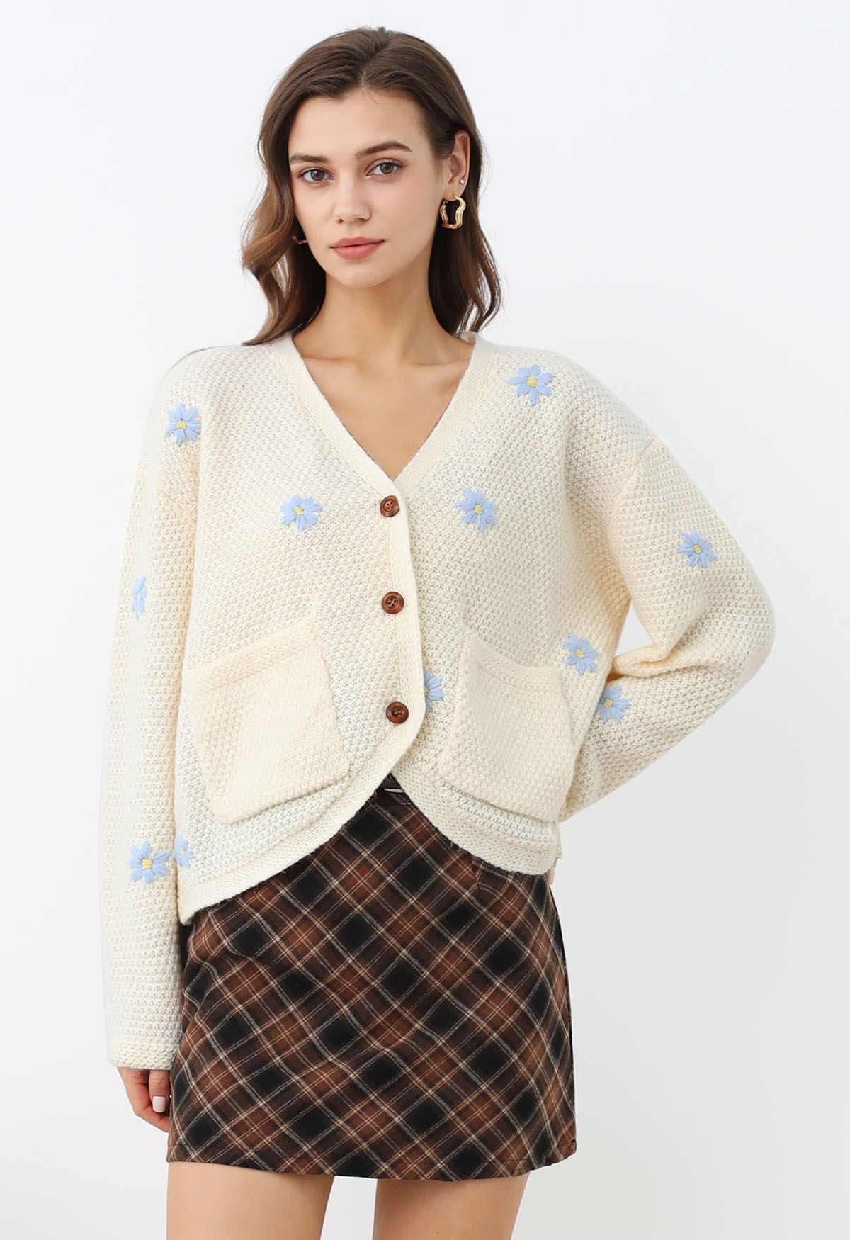 Entzückende Strickjacke mit Waffelstrick und Blumenmuster in Creme