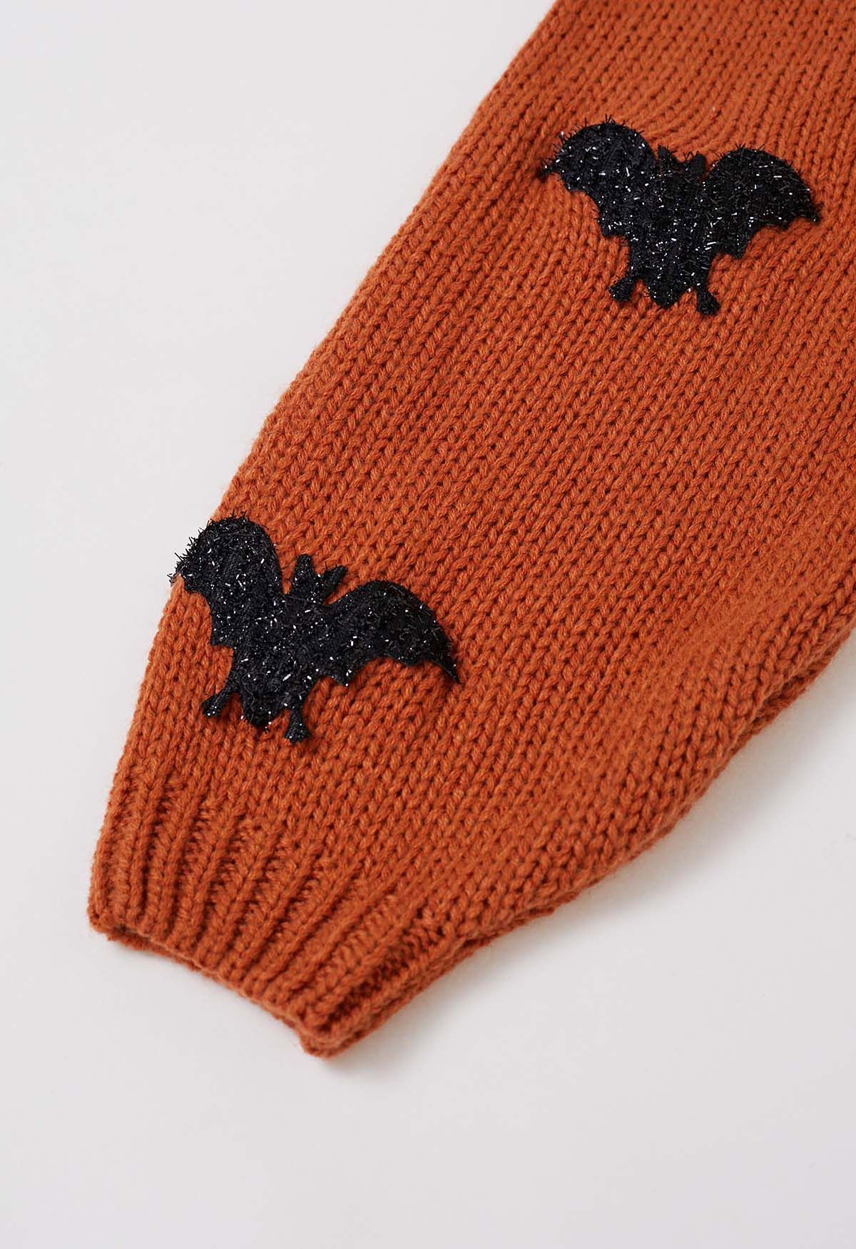 Strickjacke mit Knöpfen und Mystic Bats Patch in Kürbis