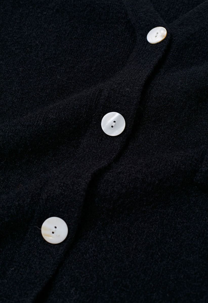 Entspannter Button-Down-Cardigan mit aufgesetzten Taschen in Schwarz