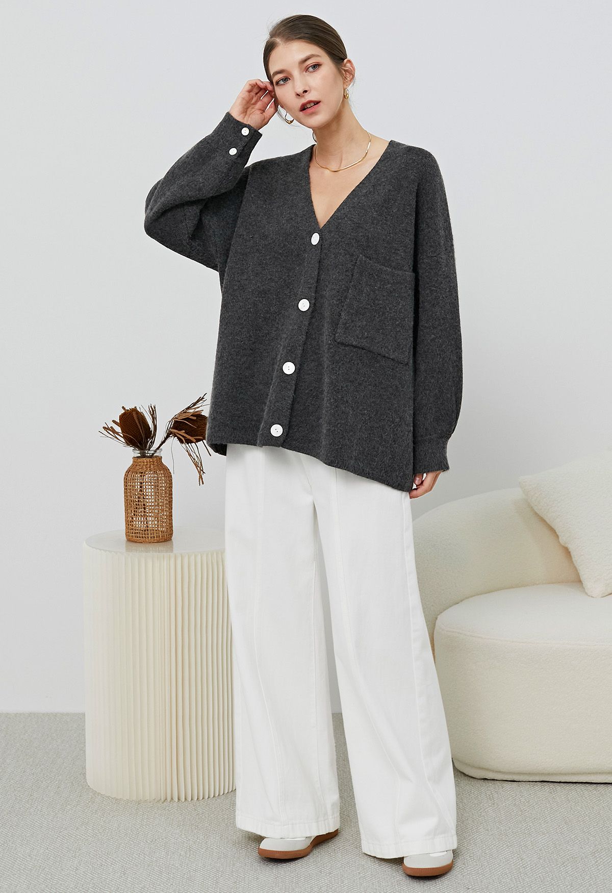 Entspannter Button-Down-Cardigan mit aufgesetzten Taschen in Rauch