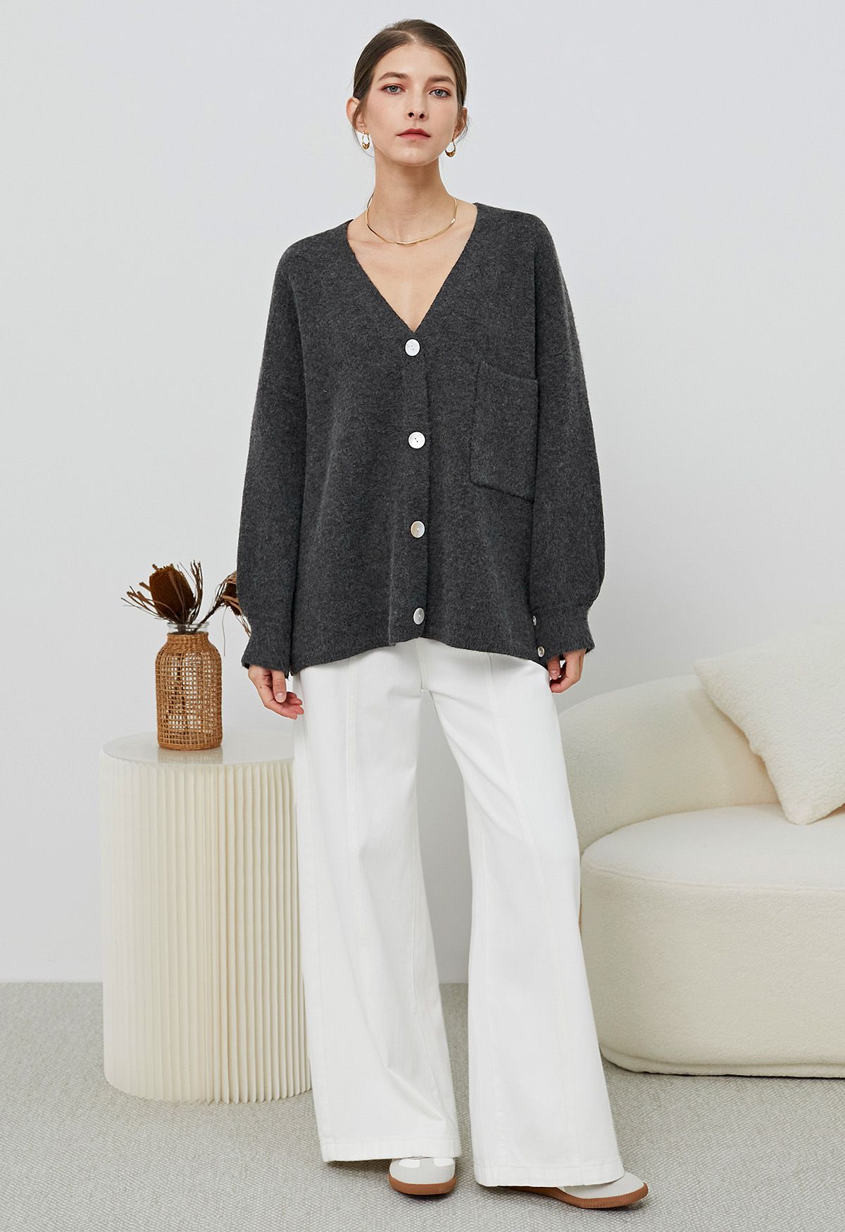 Entspannter Button-Down-Cardigan mit aufgesetzten Taschen in Rauch