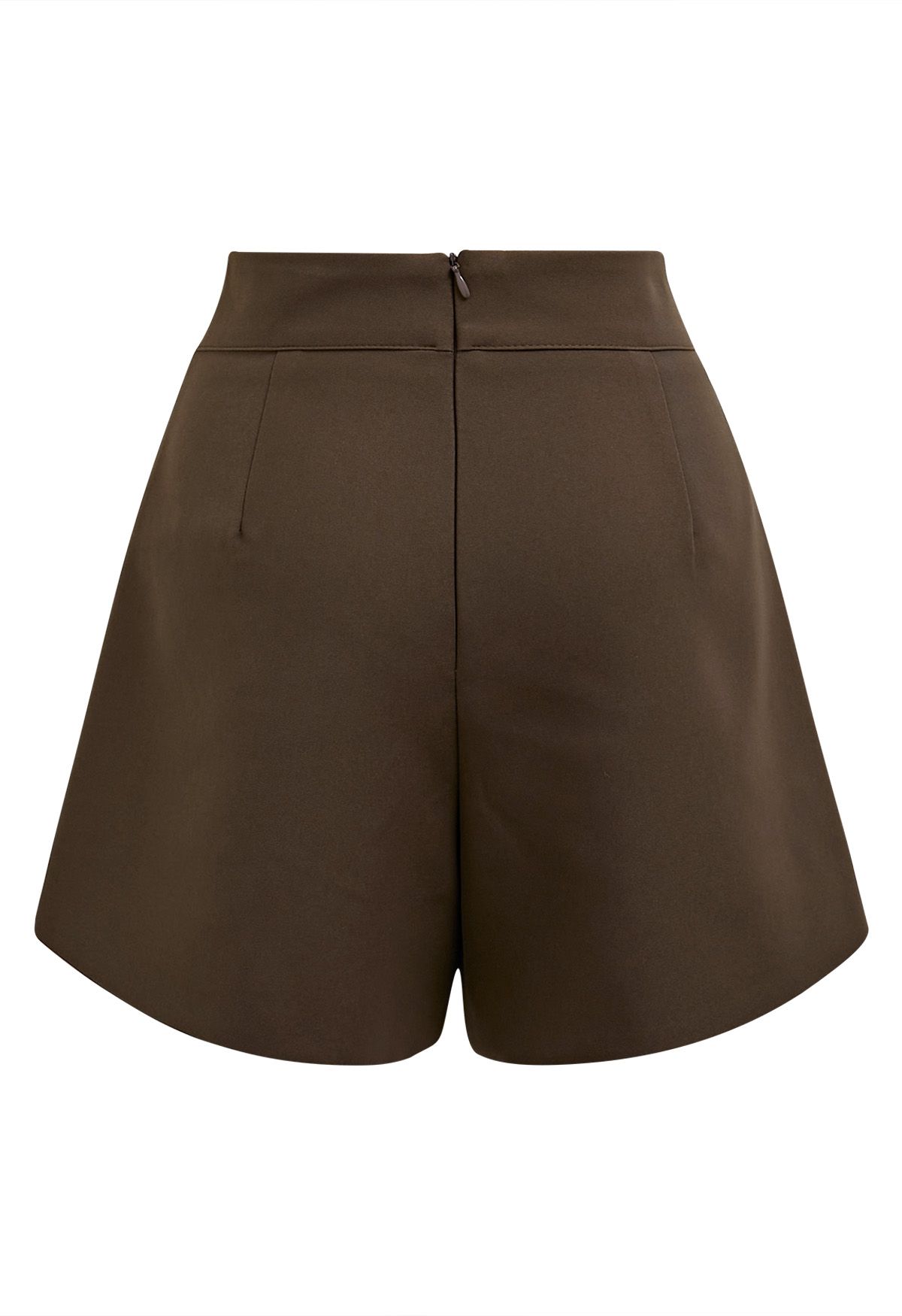 Urban Ease – Shorts mit goldener Knopfleiste in Braun