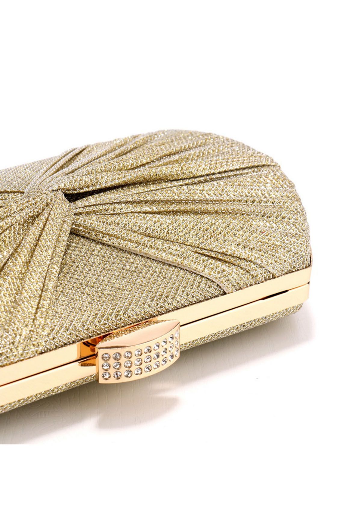 Glänzendes Geschenk – Geknotete Clutch in Gold