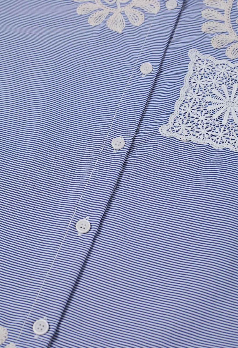 Button-Up-Hemd mit Blumenstickerei im Paisley-Stil in Blau