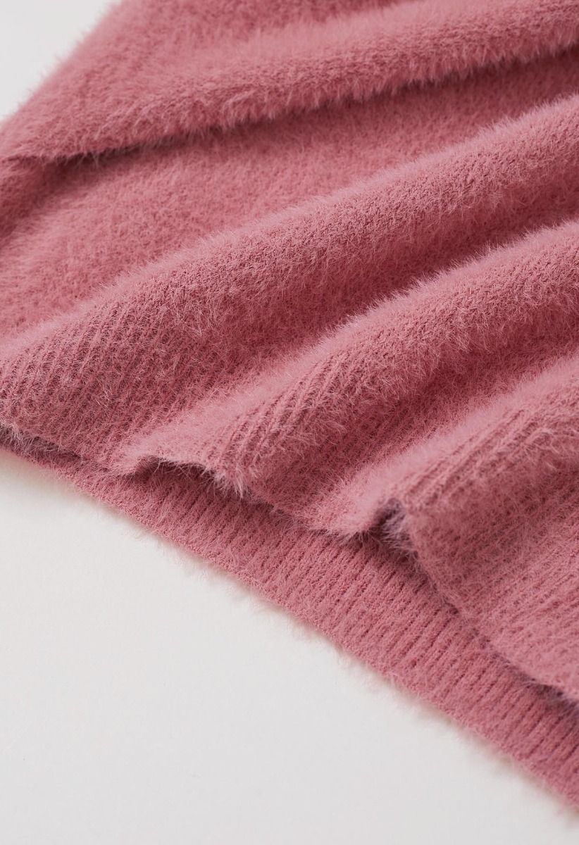 Flauschiges Stricktop mit überkreuzter Vorderseite und schulterfreiem Schnitt in Rosa