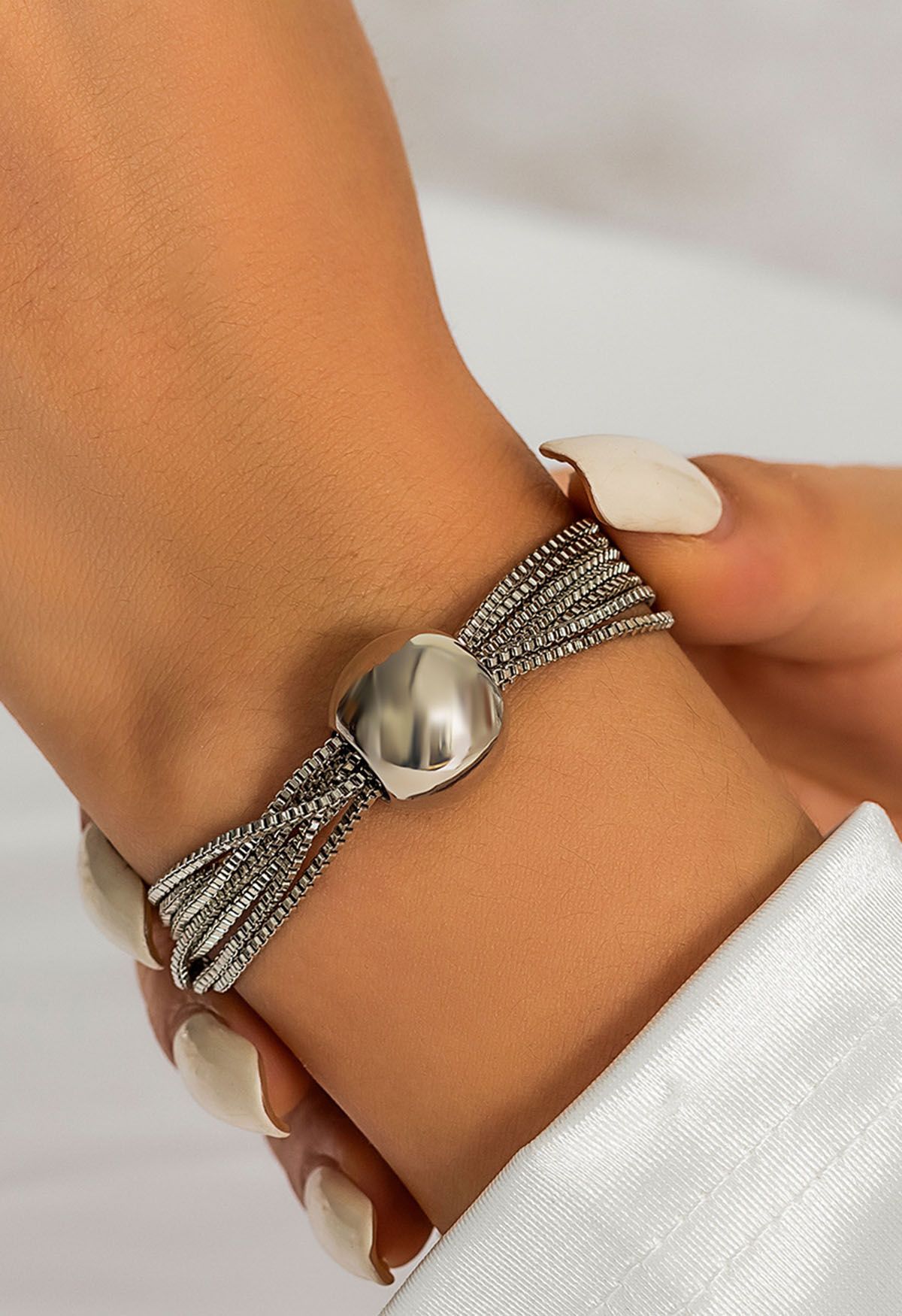 Mehrlagiges Kettenarmband in Silber