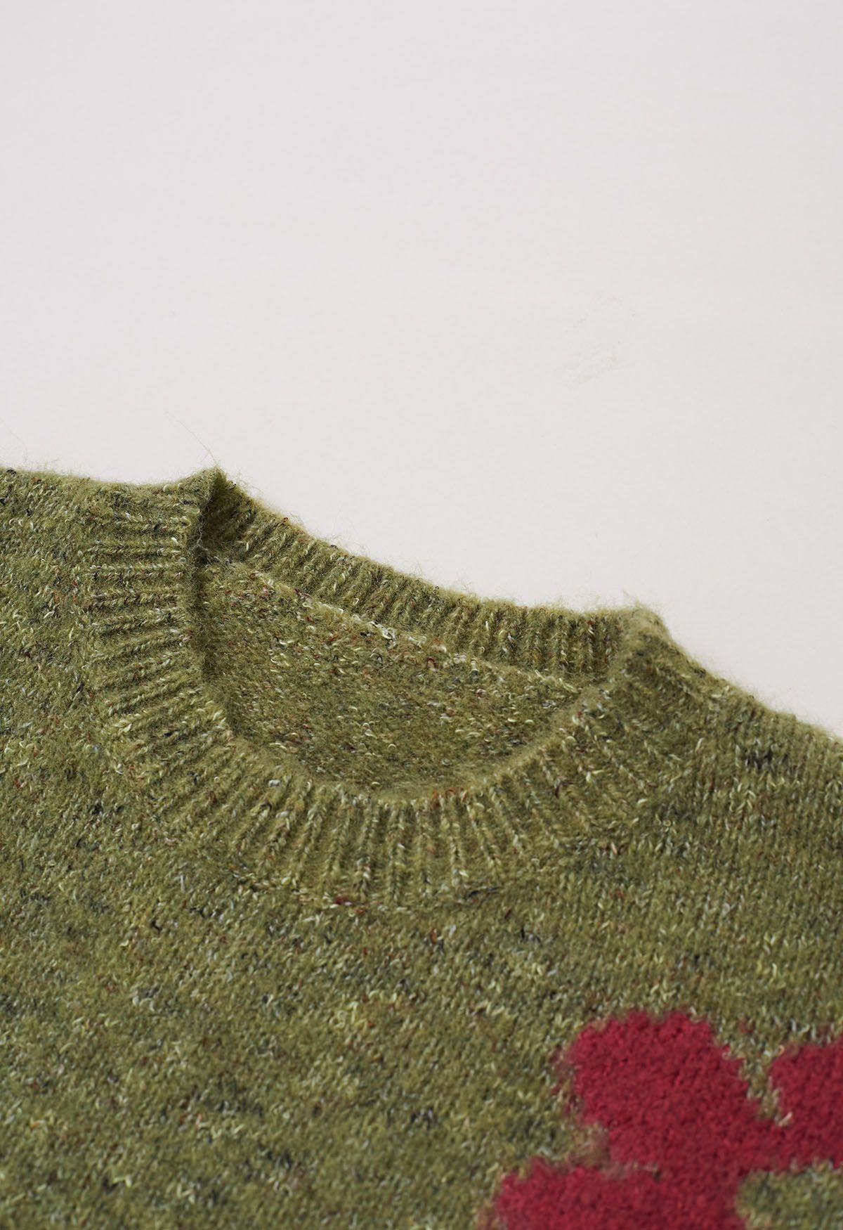 Mehrfarbiger, flauschiger Strickpullover mit Blumenmuster in Moosgrün