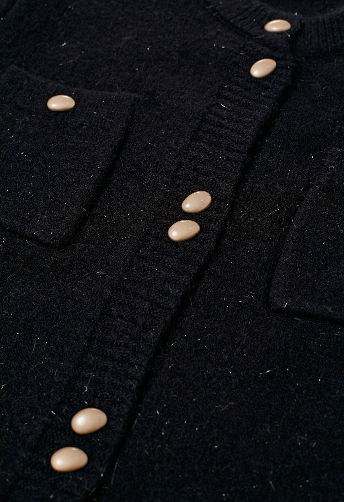 Stylische Strickjacke mit schimmernden Fransen und Knöpfen in Schwarz