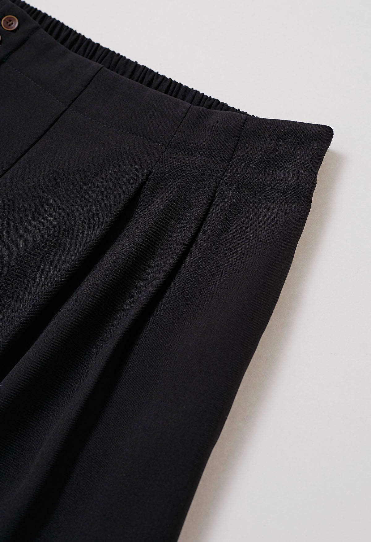 Mühelose, elegante Palazzo-Hose mit geknöpften Falten in Schwarz