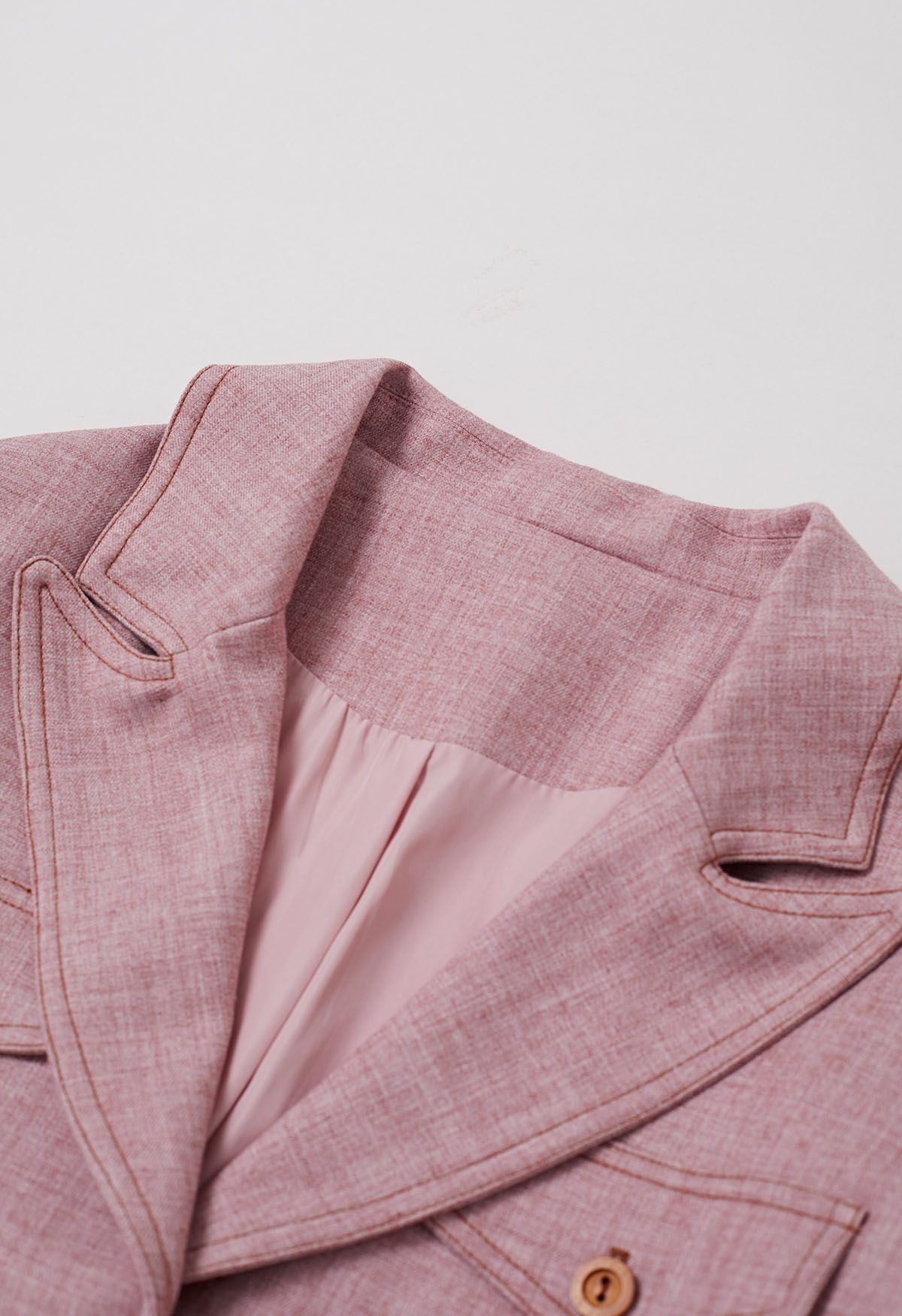 Blazer mit Knopfleiste und dekorativer Tasche, steigendem Revers in Rosa