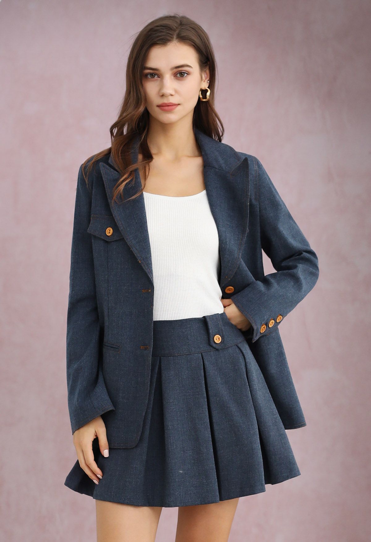 Blazer mit Knopfleiste und dekorativer Tasche mit steigendem Revers in Marine