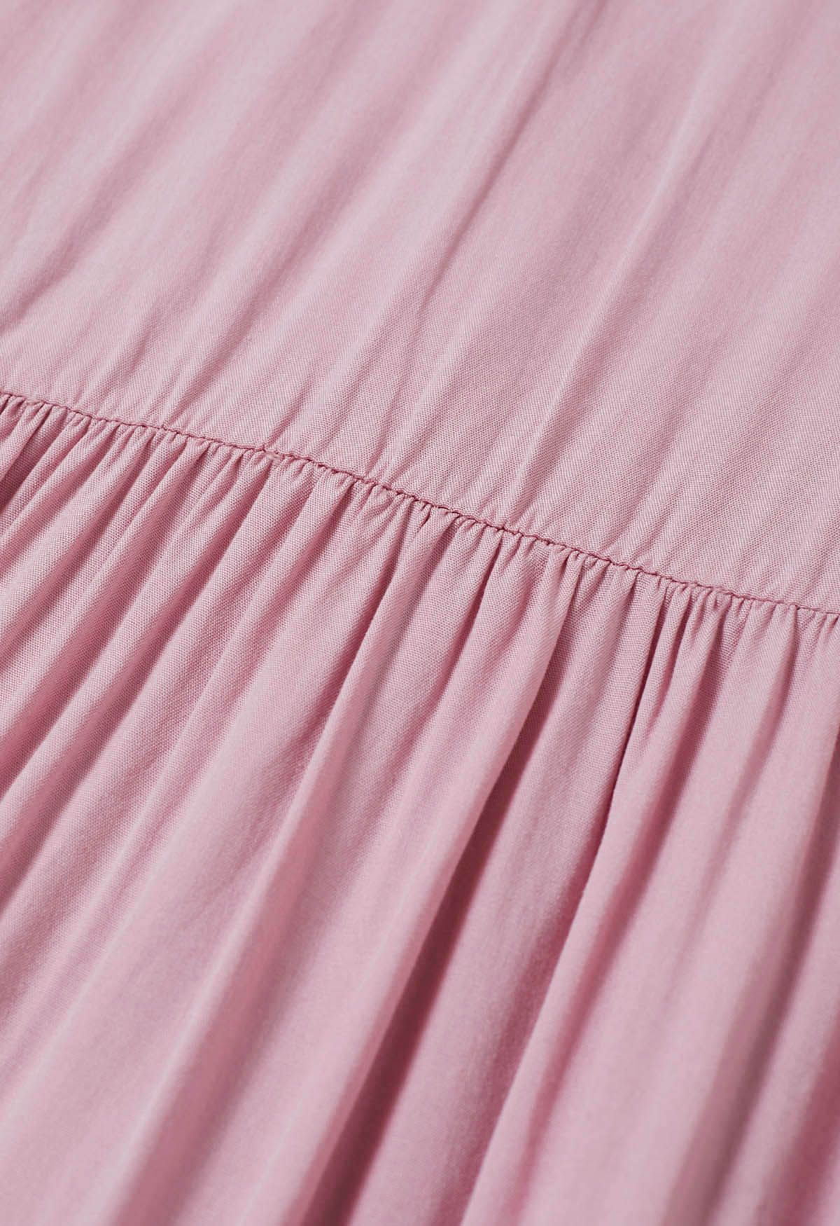 Bezauberndes gehäkeltes Maxikleid mit Knopfleiste und Bindegürtel in Rosa