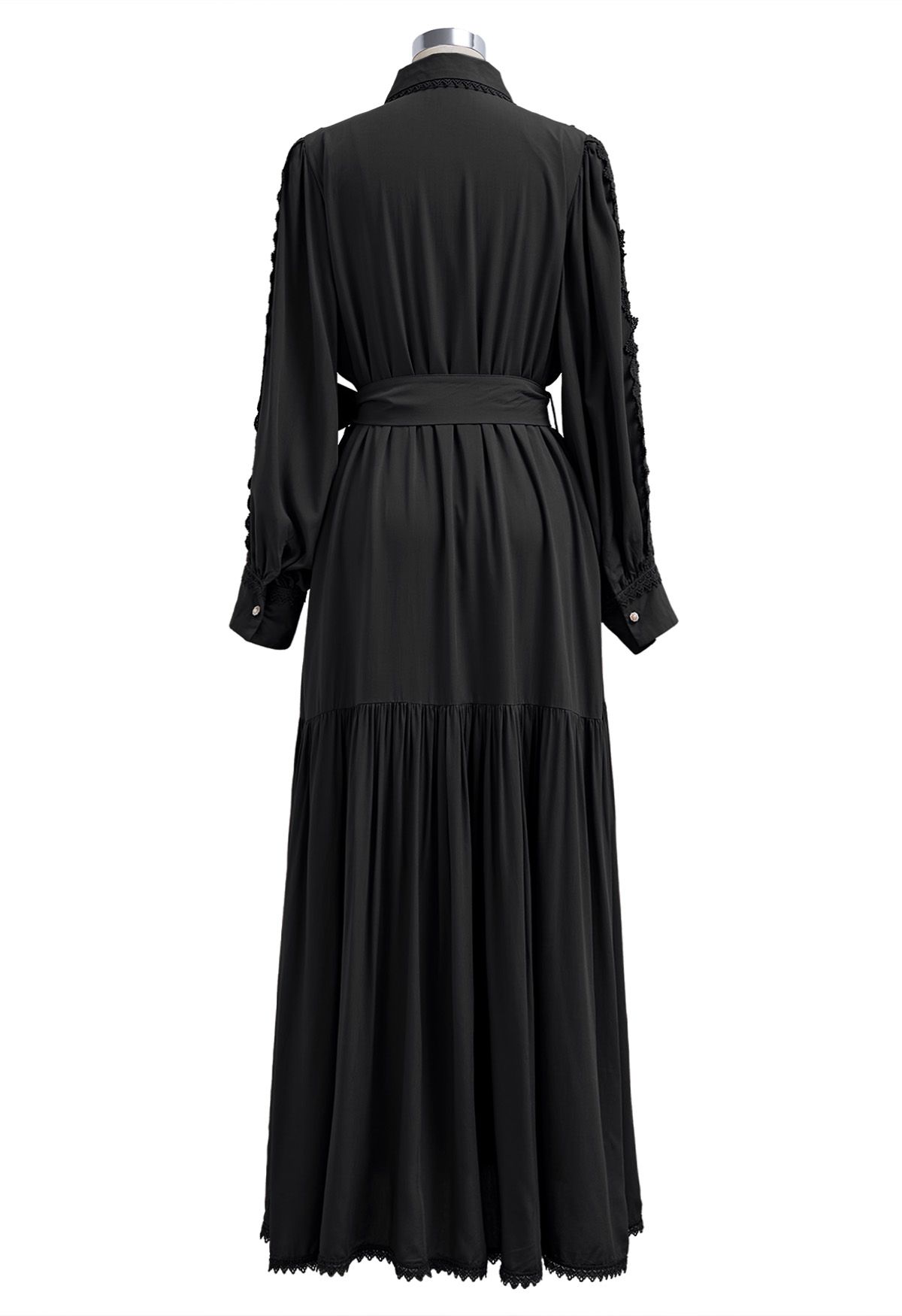 Bezauberndes Maxikleid mit Knopfleiste und Häkelmuster in Schwarz