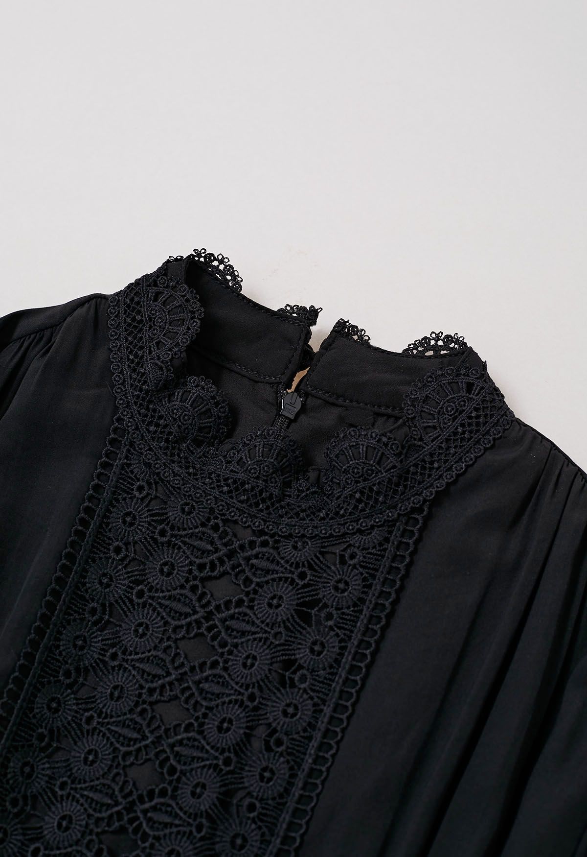 Viktorianisches, elegantes Maxikleid mit Cutwork-Spitze in Schwarz