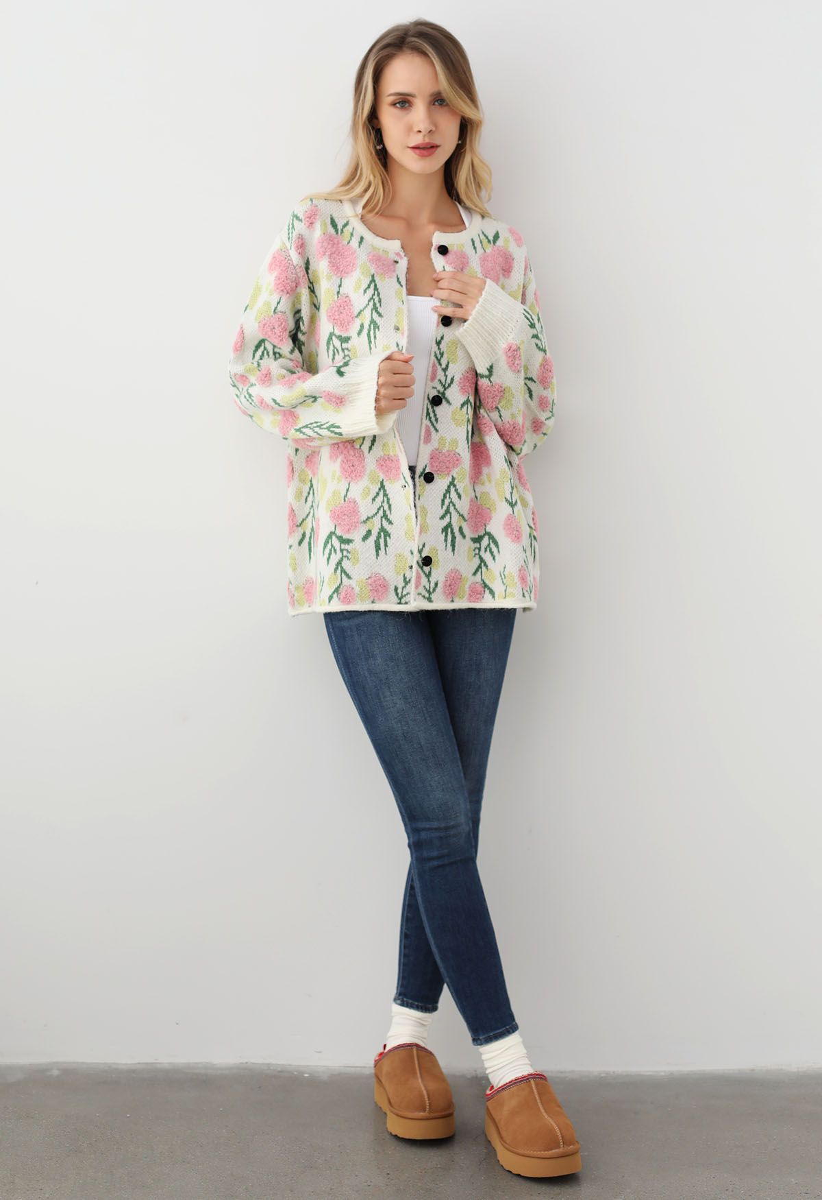 Rosa Strickjacke mit Jacquard-Strick und Blumen-Intarsienmuster und Knöpfen