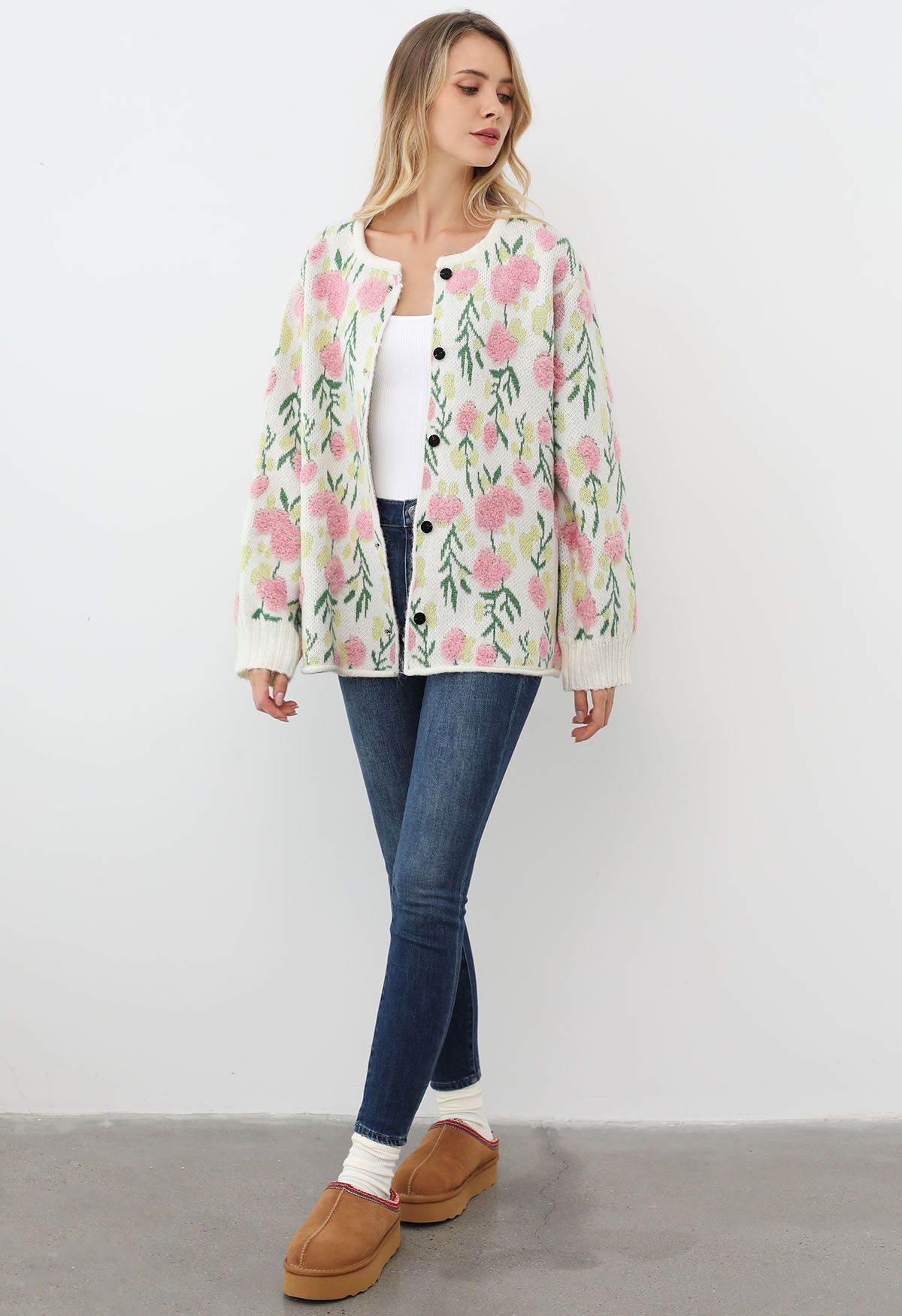 Rosa Strickjacke mit Jacquard-Strick und Blumen-Intarsienmuster und Knöpfen