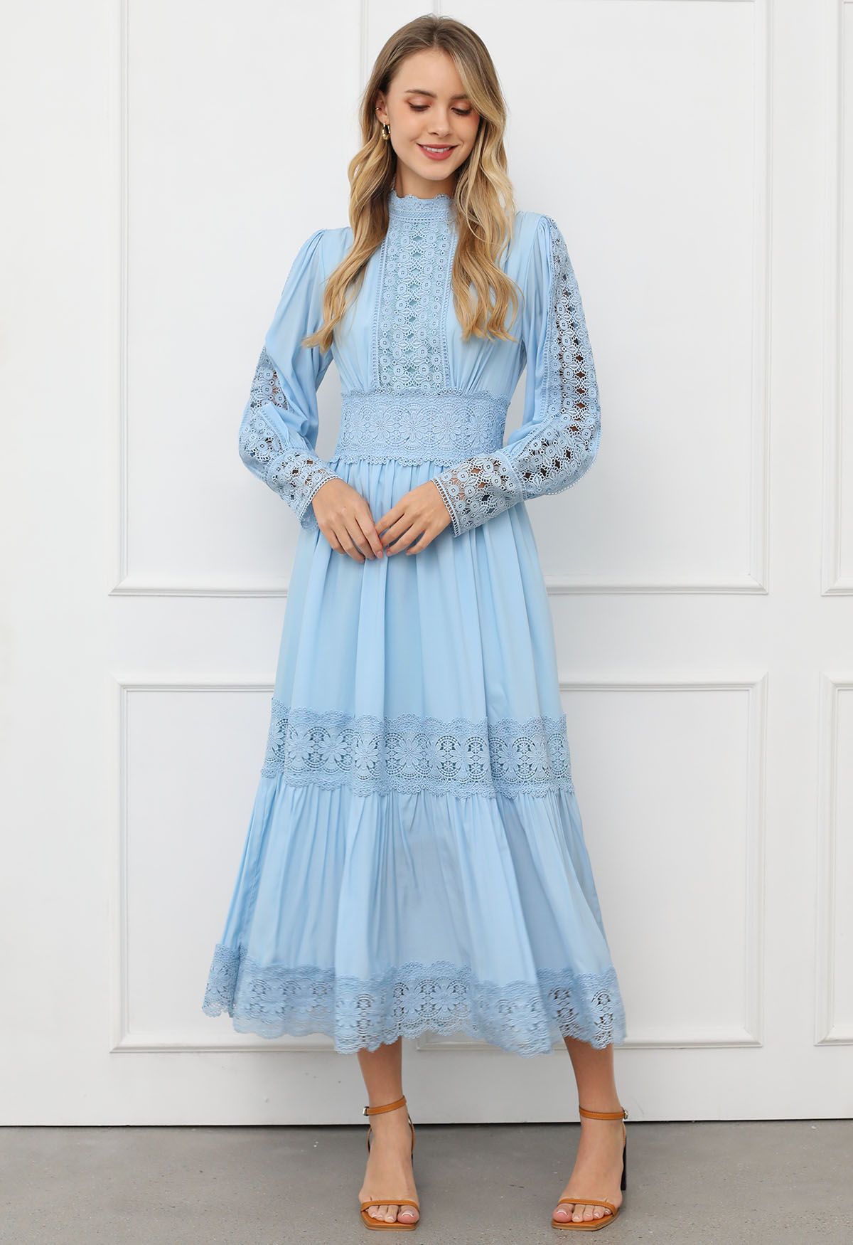 Viktorianisches, elegantes Maxikleid mit Cutwork-Spitze in Babyblau