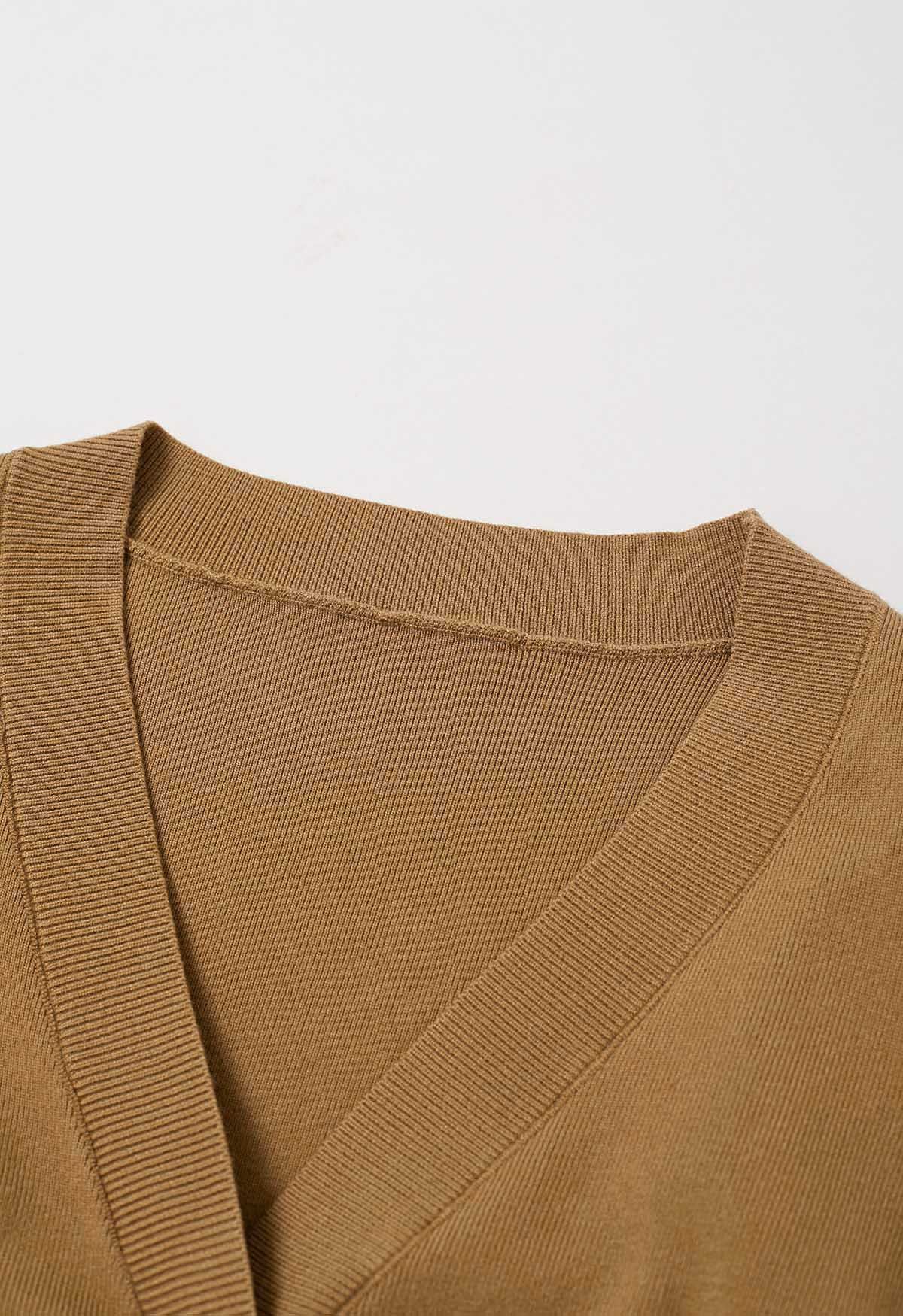 Strickjacke mit V-Ausschnitt und funkelnder Schleife im Laternenärmeldesign in Camel