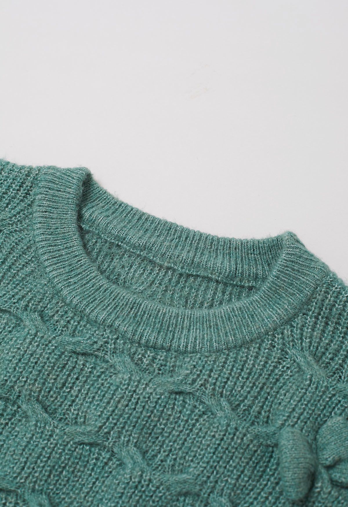 Verspielter Strickpullover mit geometrischer Schleife in Grün