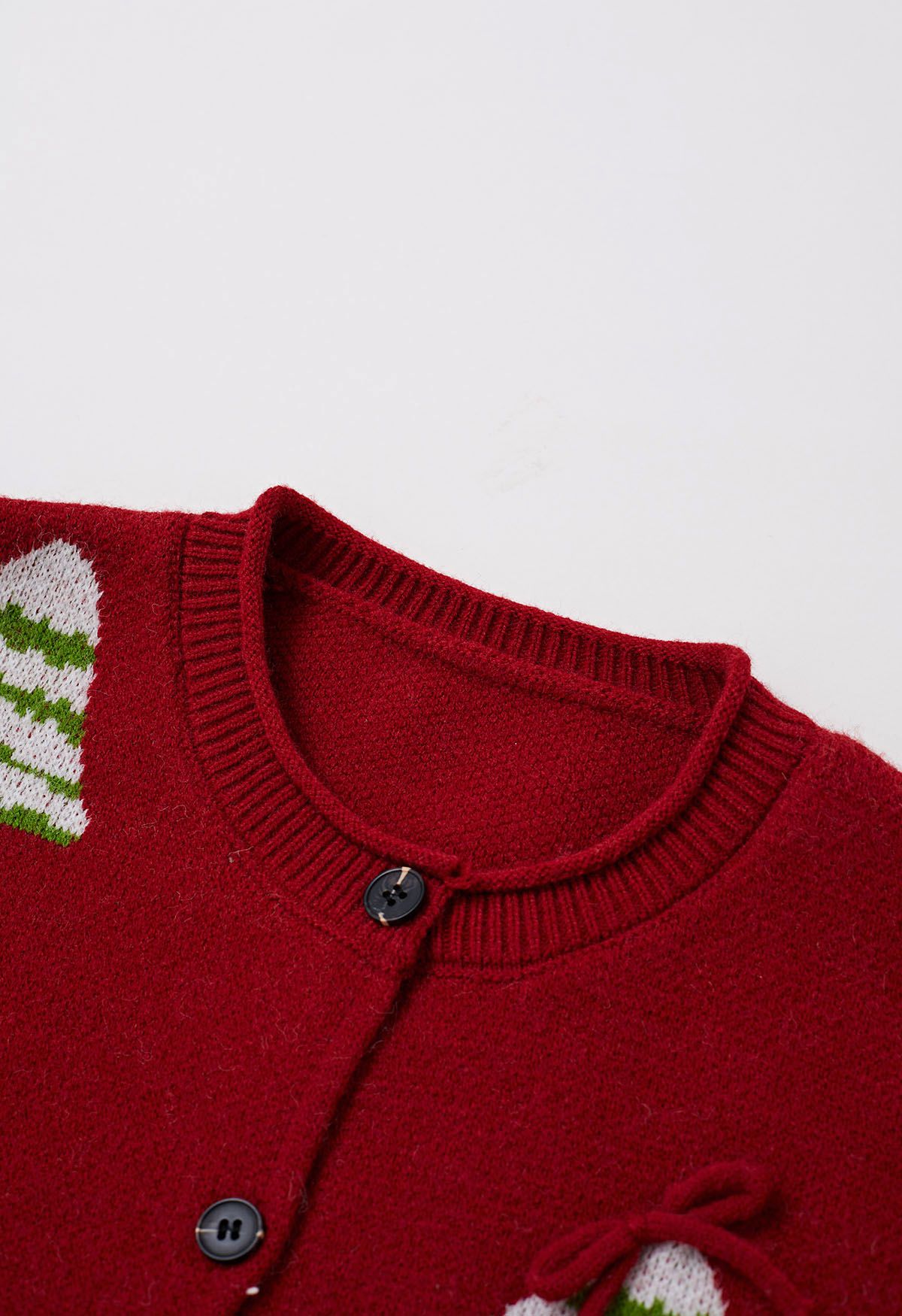 Süße Strickjacke mit 3D-Schleife und Weihnachtsbaum-Knöpfen in Rot