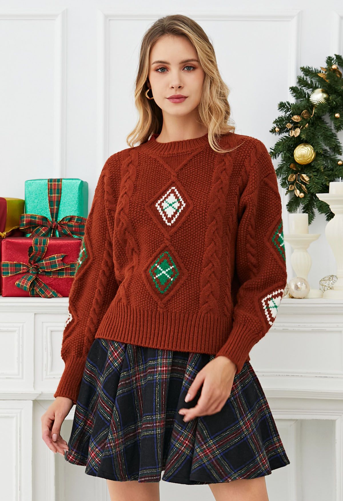 Festlicher Strickpullover mit geometrischem Zopfmuster in Rot