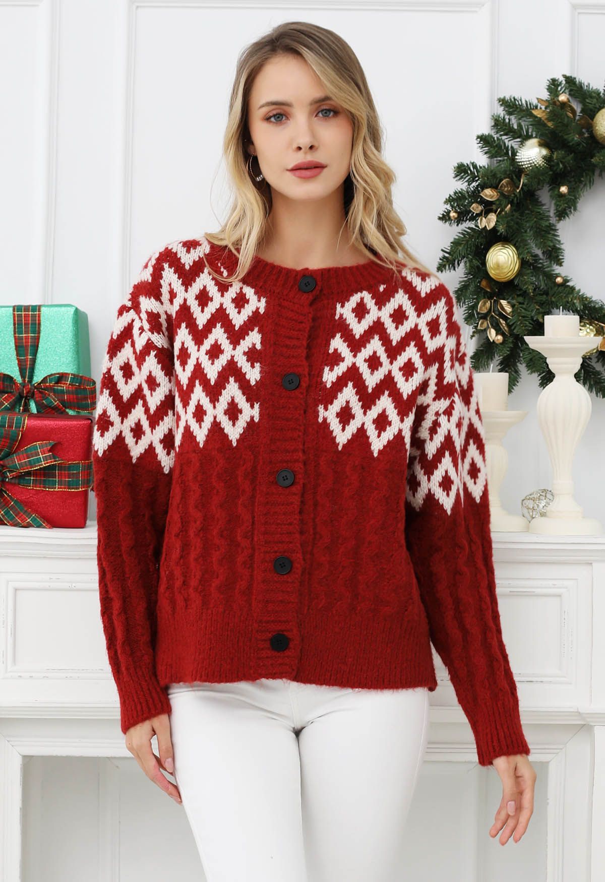 Festlicher geometrischer Cardigan mit Knopfleiste in Rot