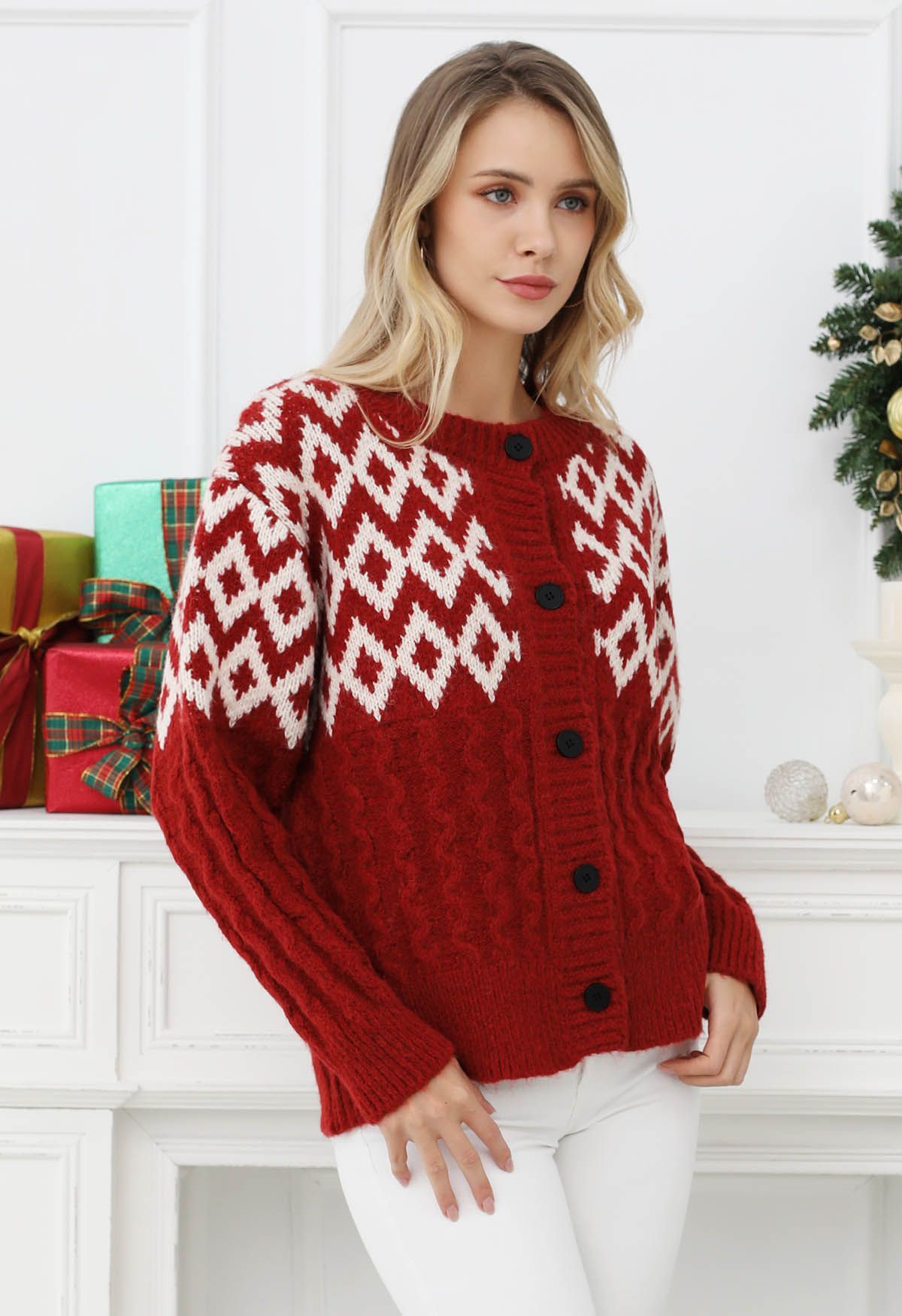 Festlicher geometrischer Cardigan mit Knopfleiste in Rot