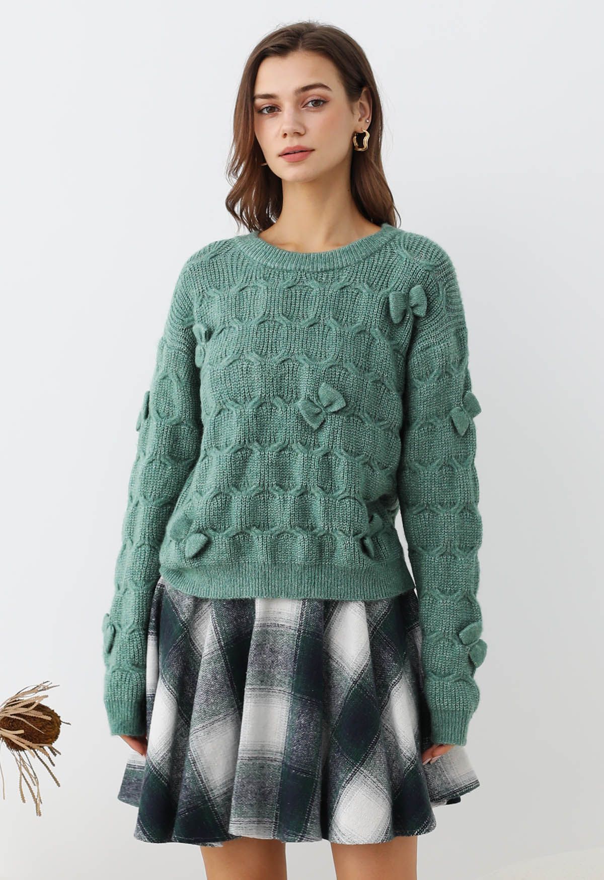 Verspielter Strickpullover mit geometrischer Schleife in Grün