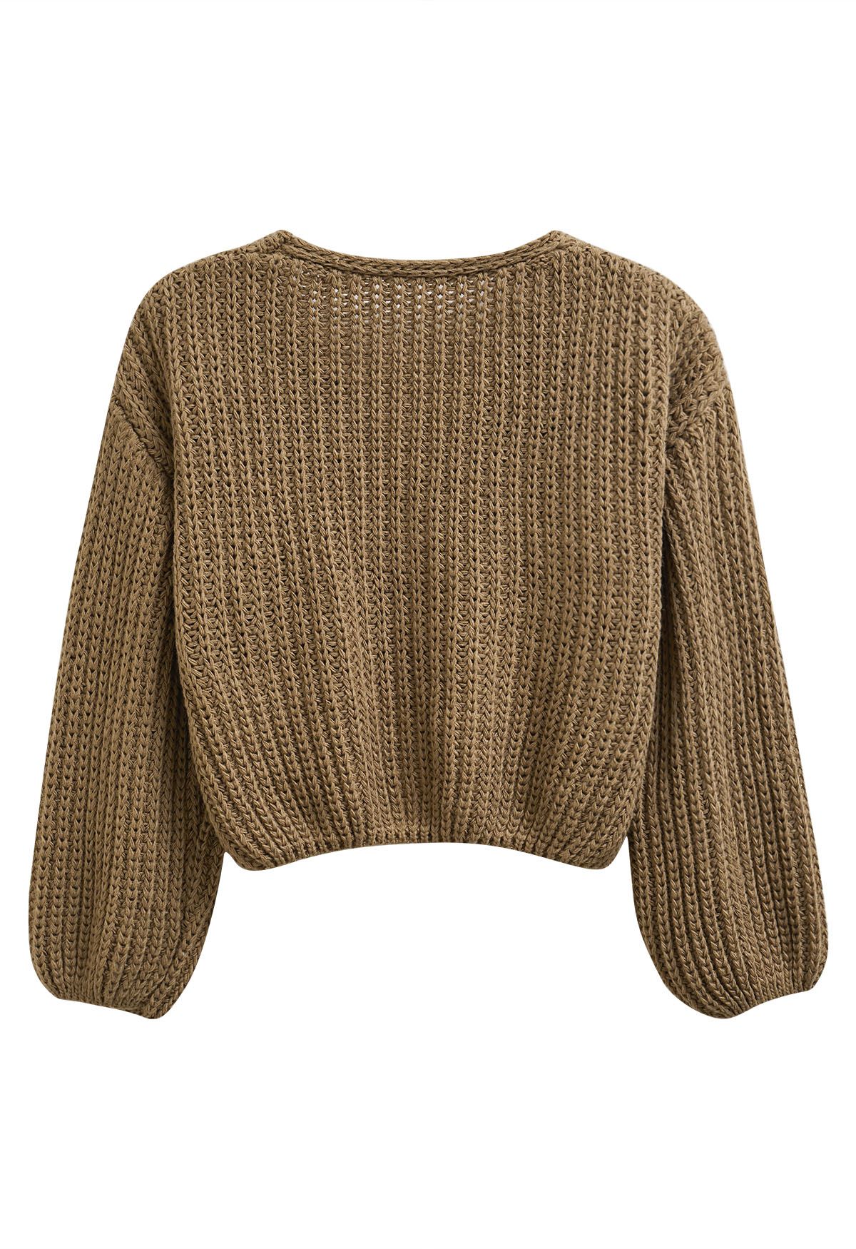 Handgestrickter kurzer Cardigan mit überschnittenen Schultern und Knöpfen in Khaki