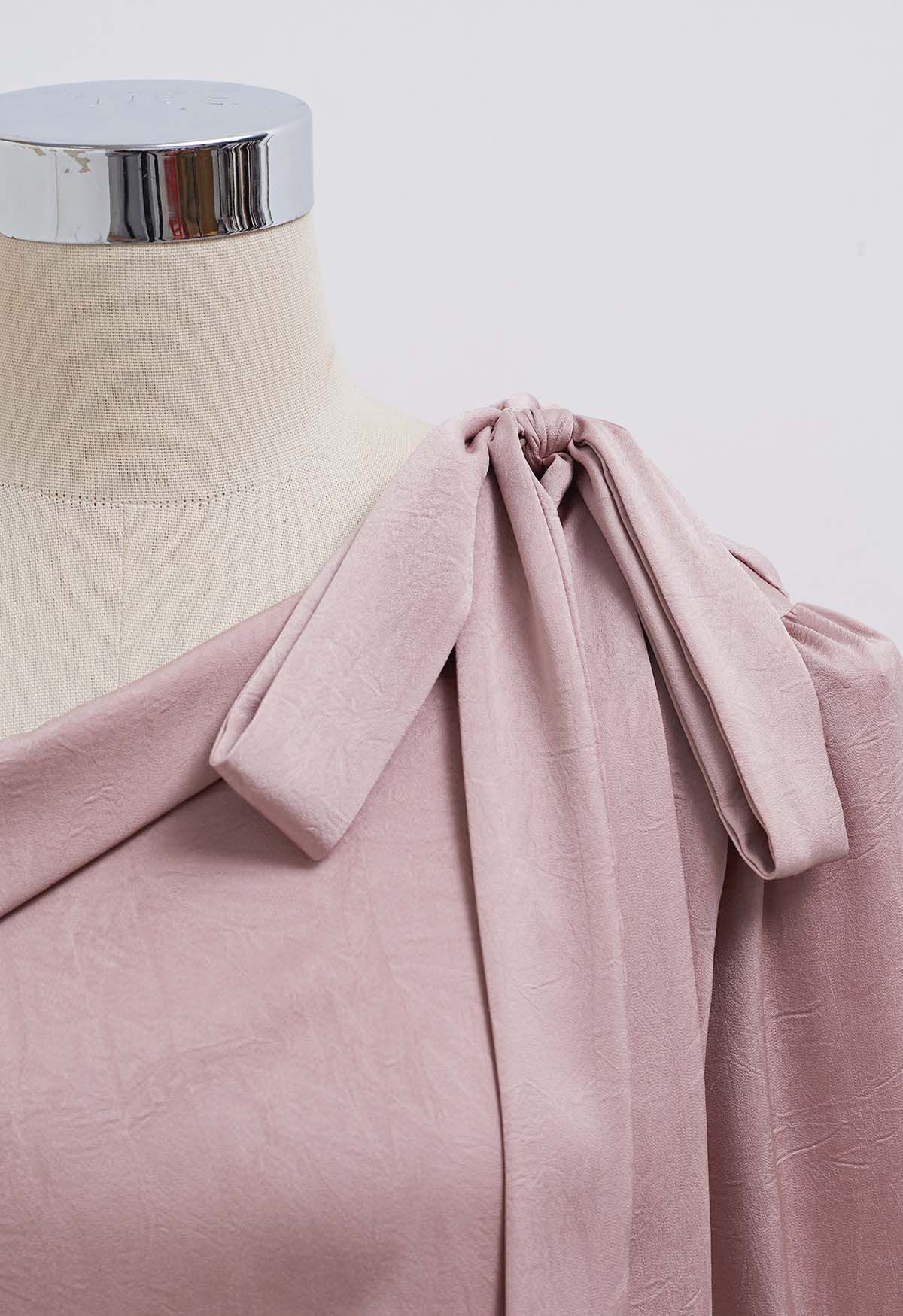 One-Shoulder Satin Top mit Schleife und Klappe in Rosa