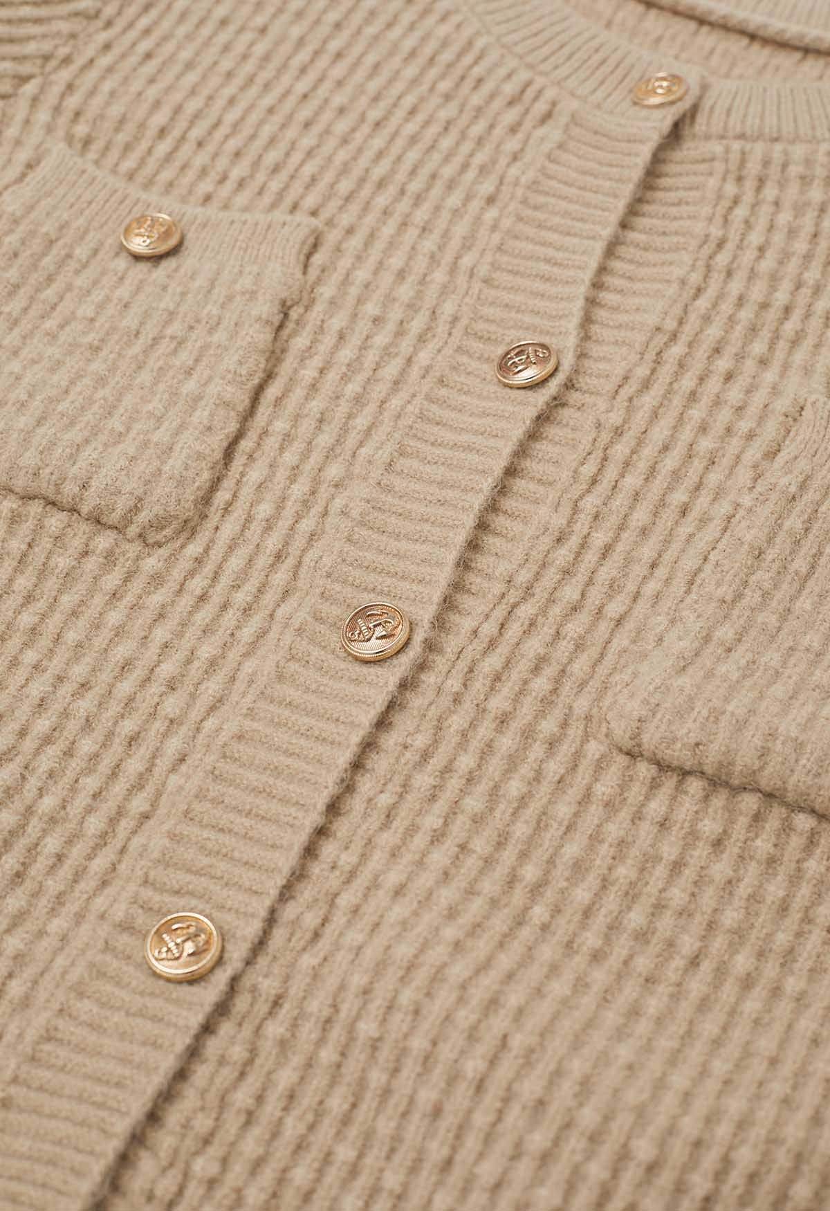 Strickjacke mit aufgesetzten Taschen und Knöpfen, geprägten Punkten in Camel