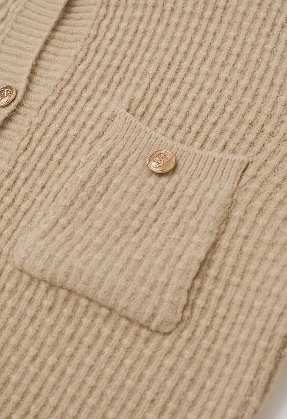 Strickjacke mit aufgesetzten Taschen und Knöpfen, geprägten Punkten in Camel