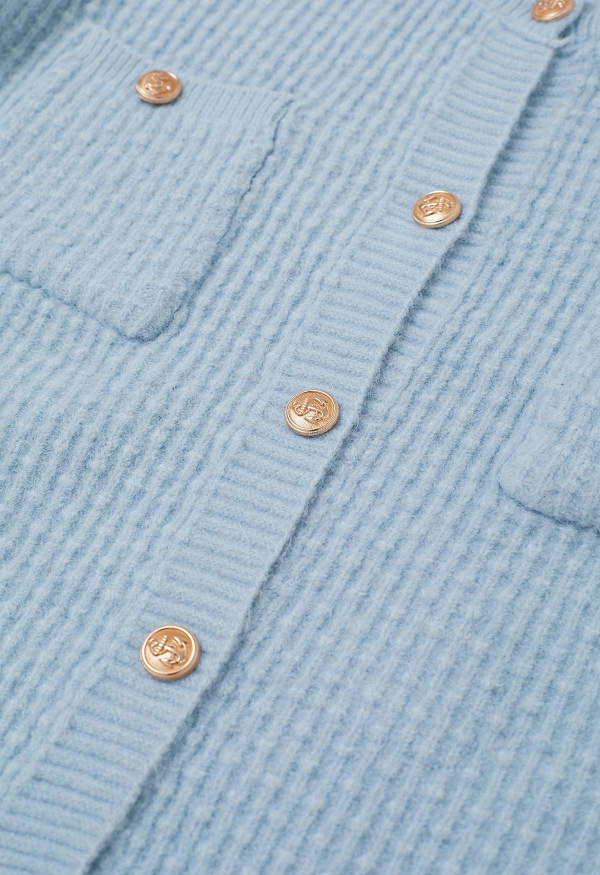 Strickjacke mit aufgesetzten Taschen und Knöpfen, geprägten Punkten in Babyblau