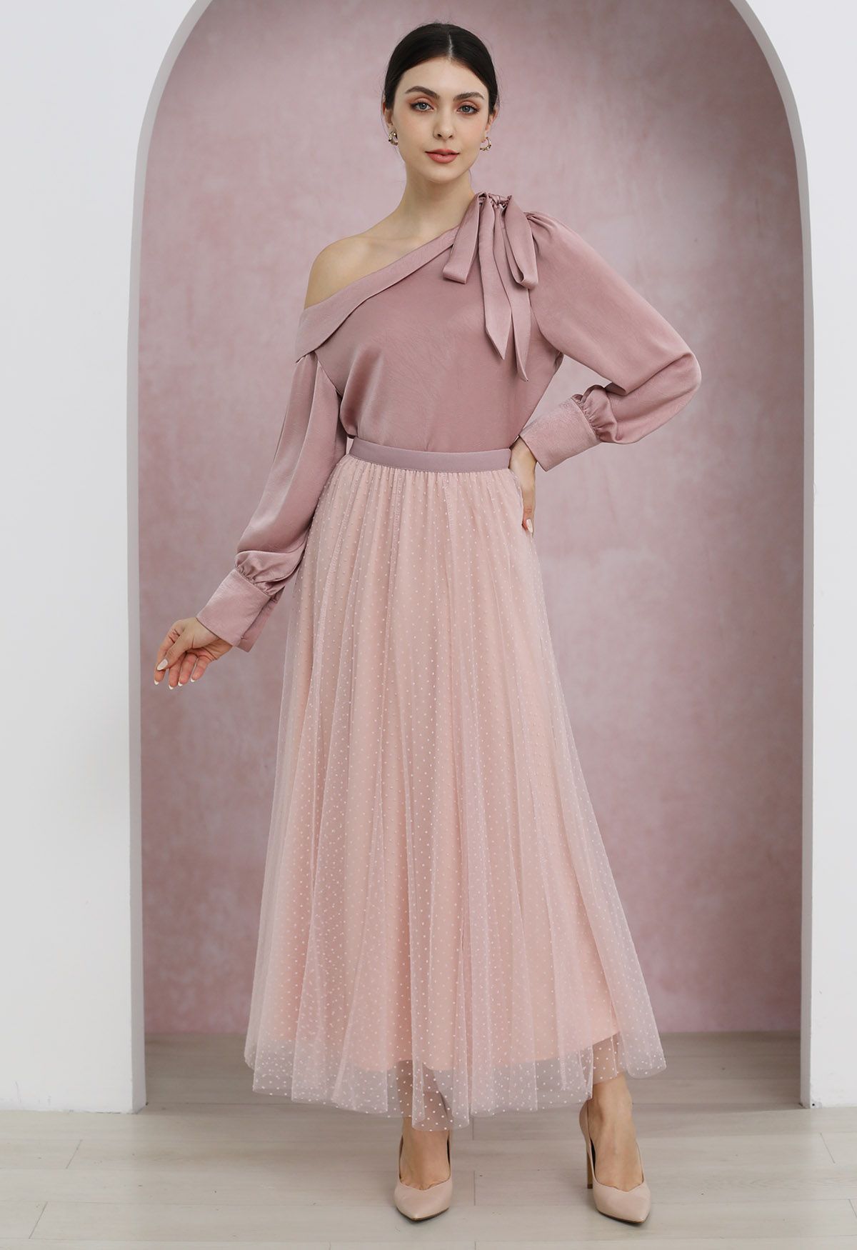 One-Shoulder Satin Top mit Schleife und Klappe in Rosa