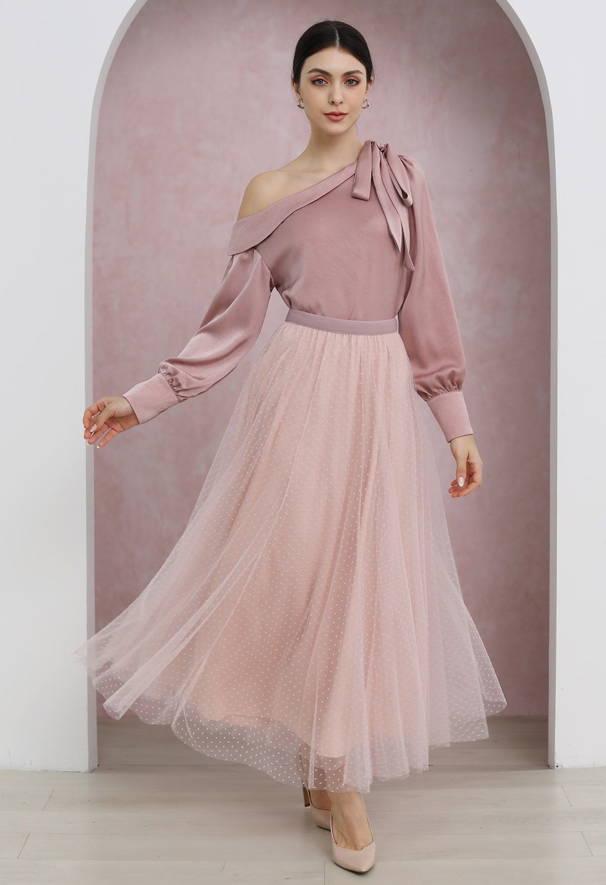 One-Shoulder Satin Top mit Schleife und Klappe in Rosa