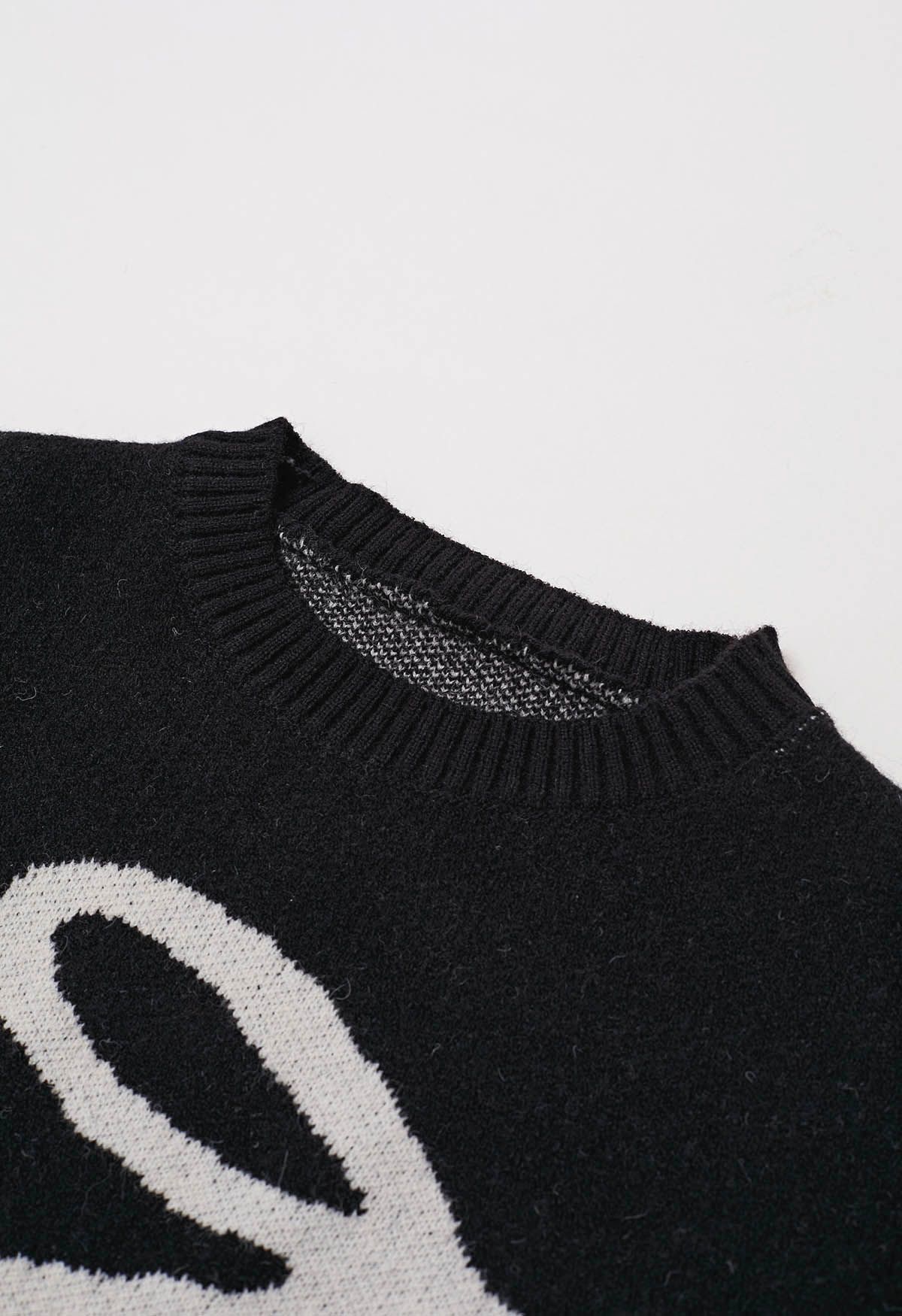 Bouclé-Strickpullover mit Schleife in Kontrastfarbe in Schwarz