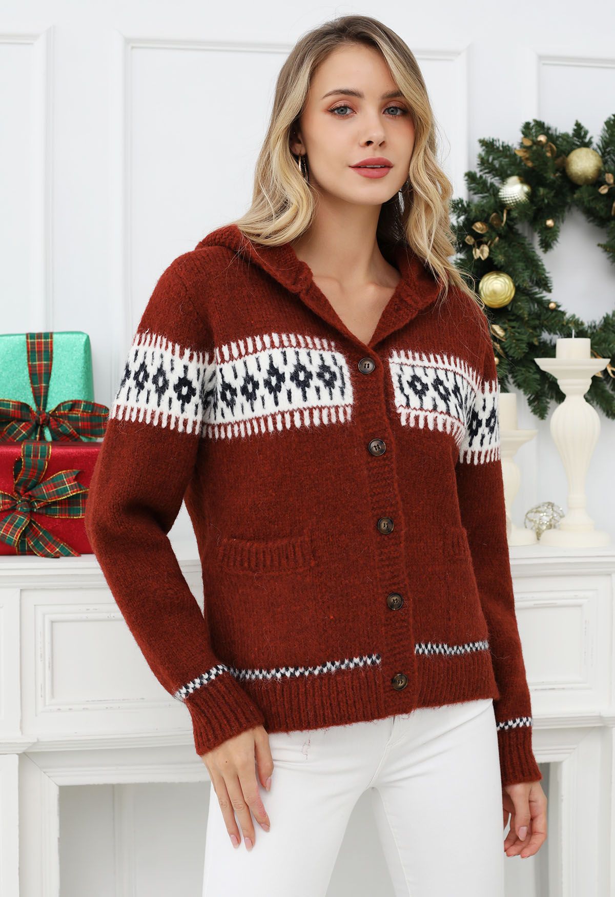 Kontrastierender Fair-Isle-Strickcardigan mit Knopfleiste und Kapuze in Rot