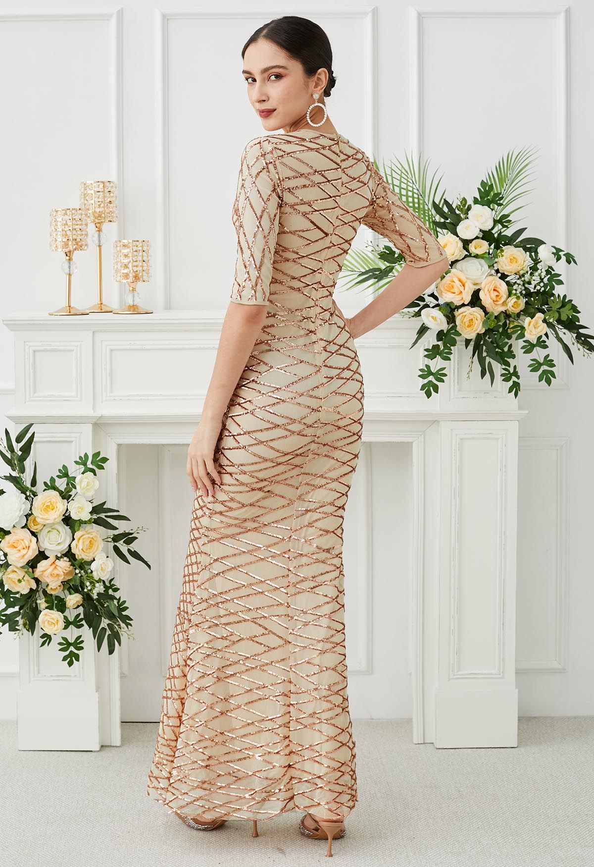 Opulentes Meerjungfrauenkleid mit geometrischen Pailletten in Aprikose