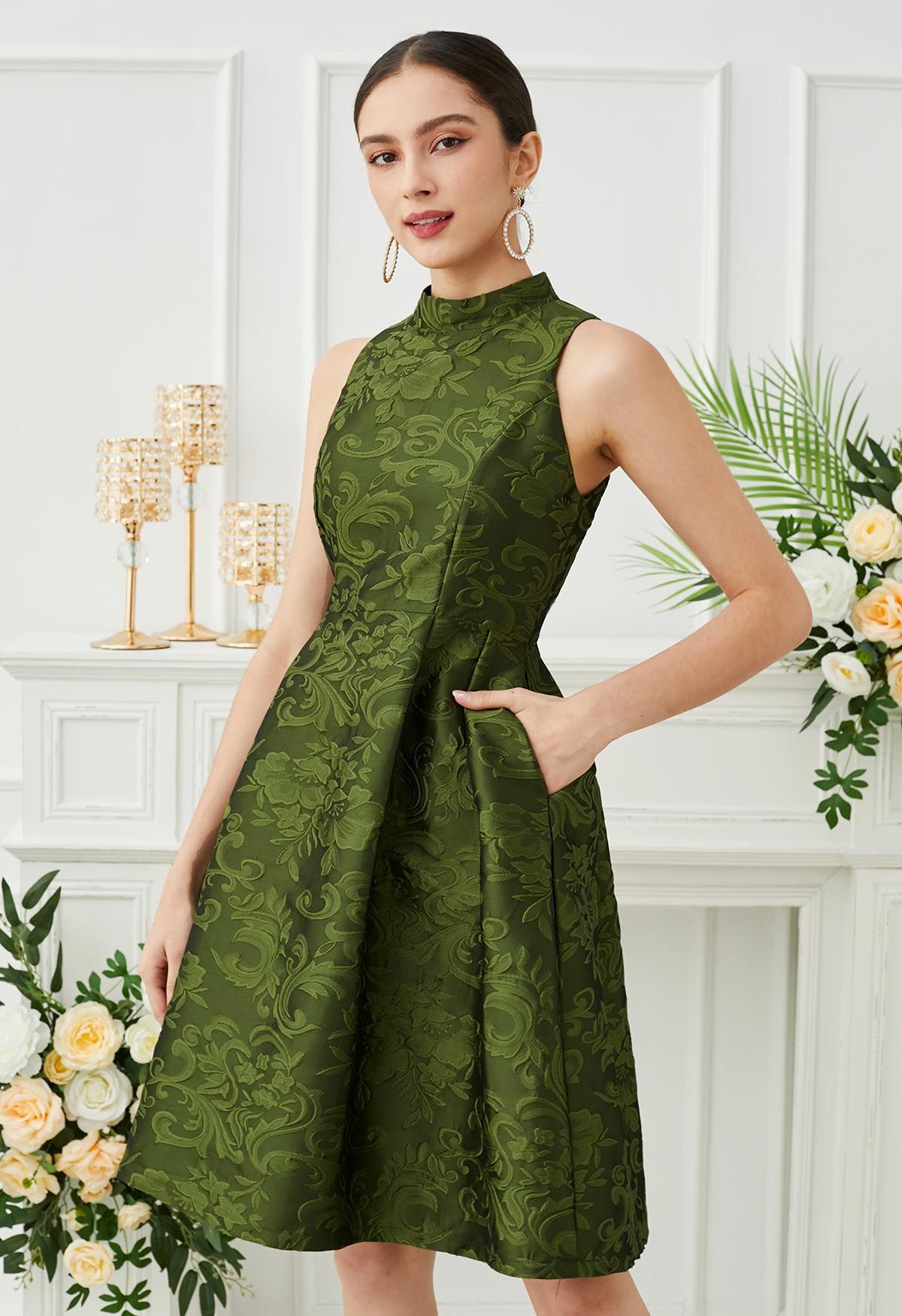 Wunderschönes ärmelloses Jacquard-Kleid mit Blumenmuster in Grün