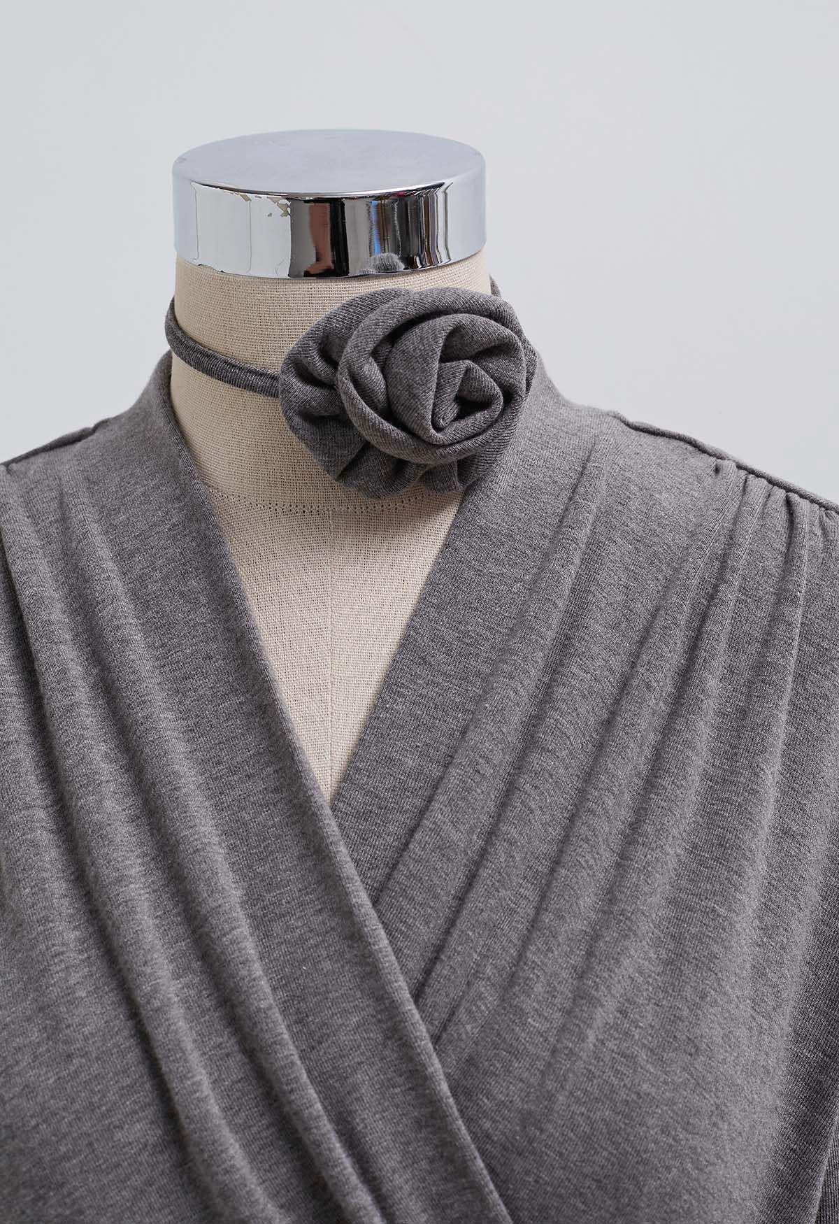 Gerüschtes Wickeltop mit Choker in Grau