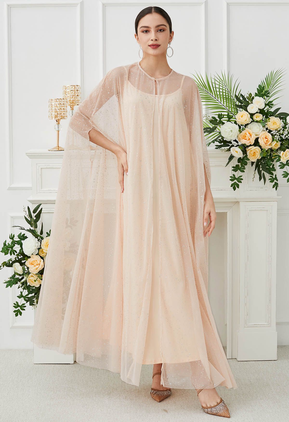 Glitzerndes Mesh-Maxi-Cape-Kleid in Apricot