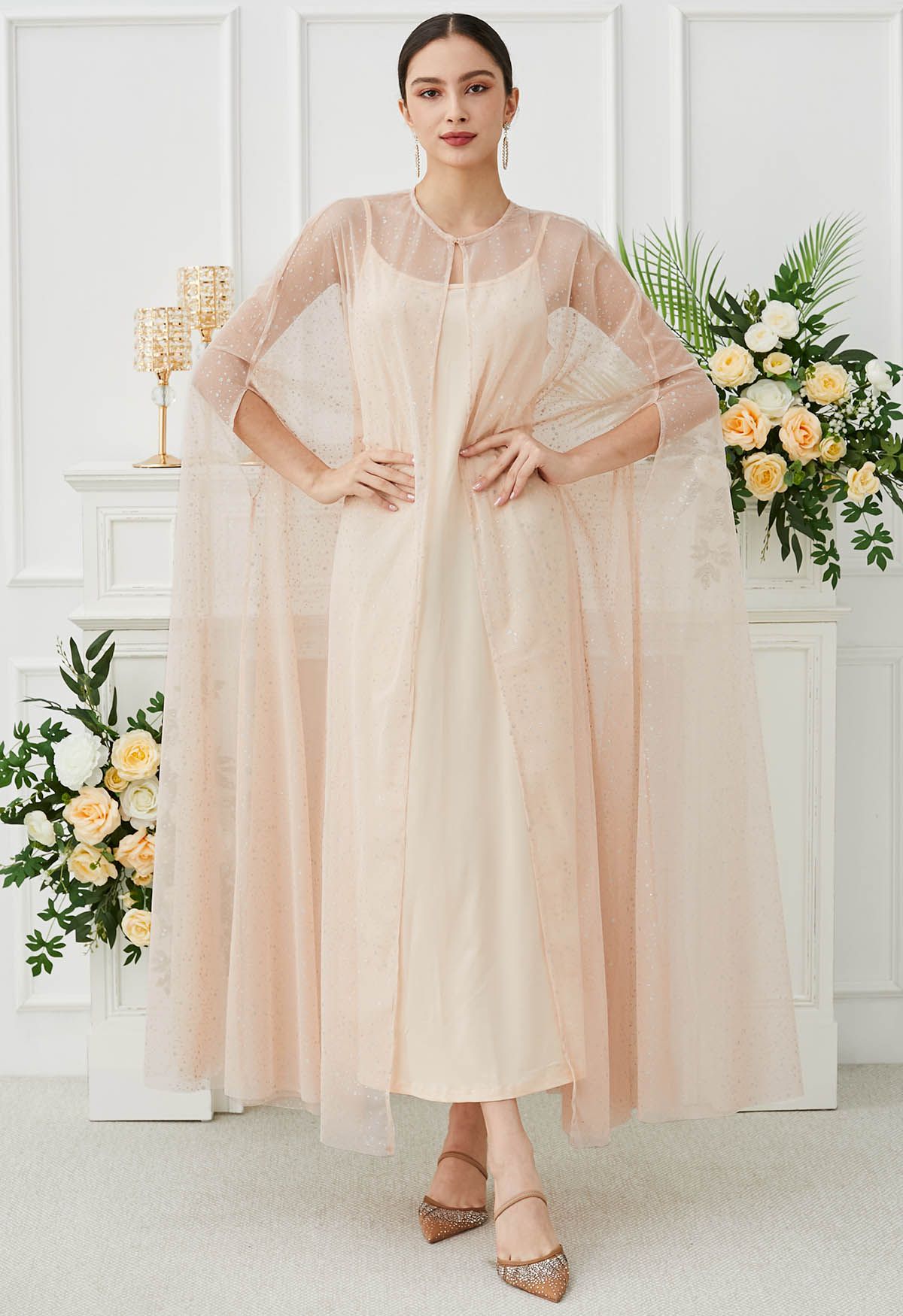 Glitzerndes Mesh-Maxi-Cape-Kleid in Apricot