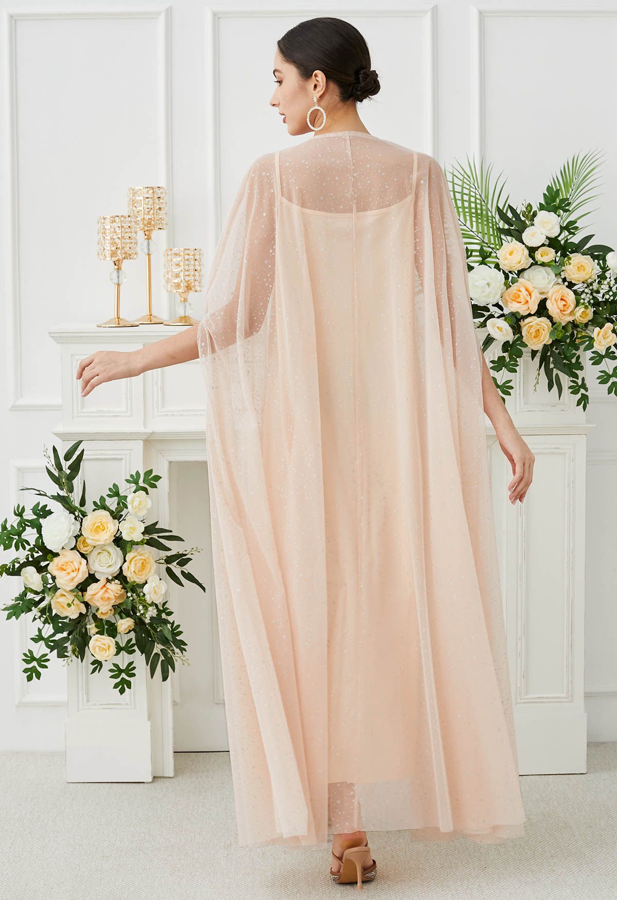 Glitzerndes Mesh-Maxi-Cape-Kleid in Apricot