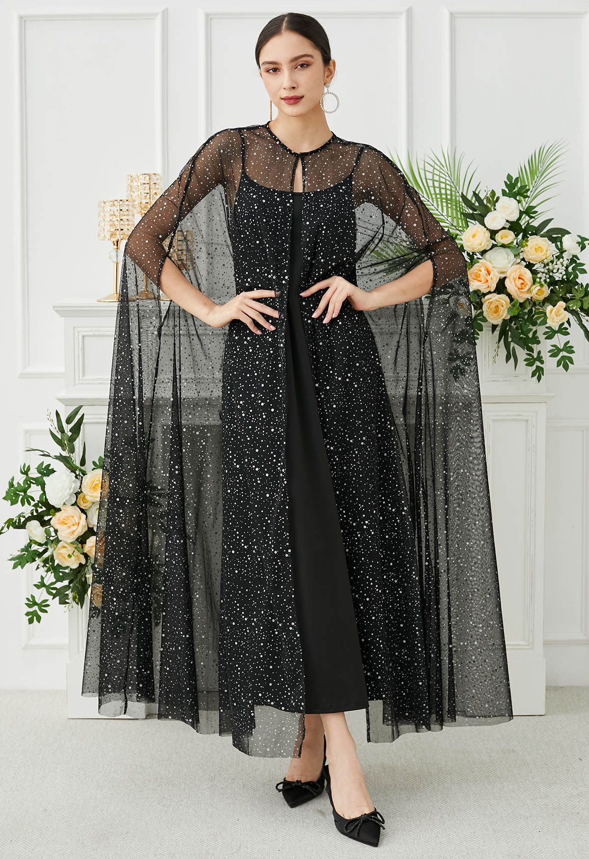 Glitzerndes Maxi-Cape-Kleid aus Netzstoff in Schwarz