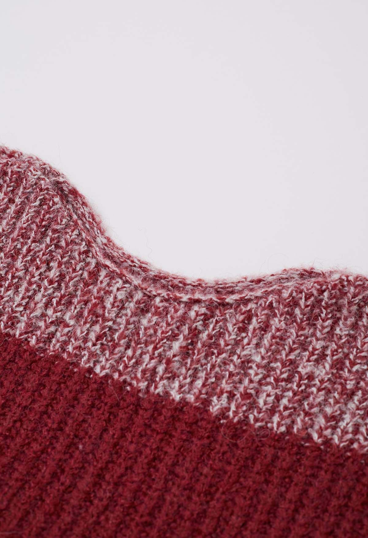 Flauschiger Rippstrickpullover mit Kontraststreifen in Rot