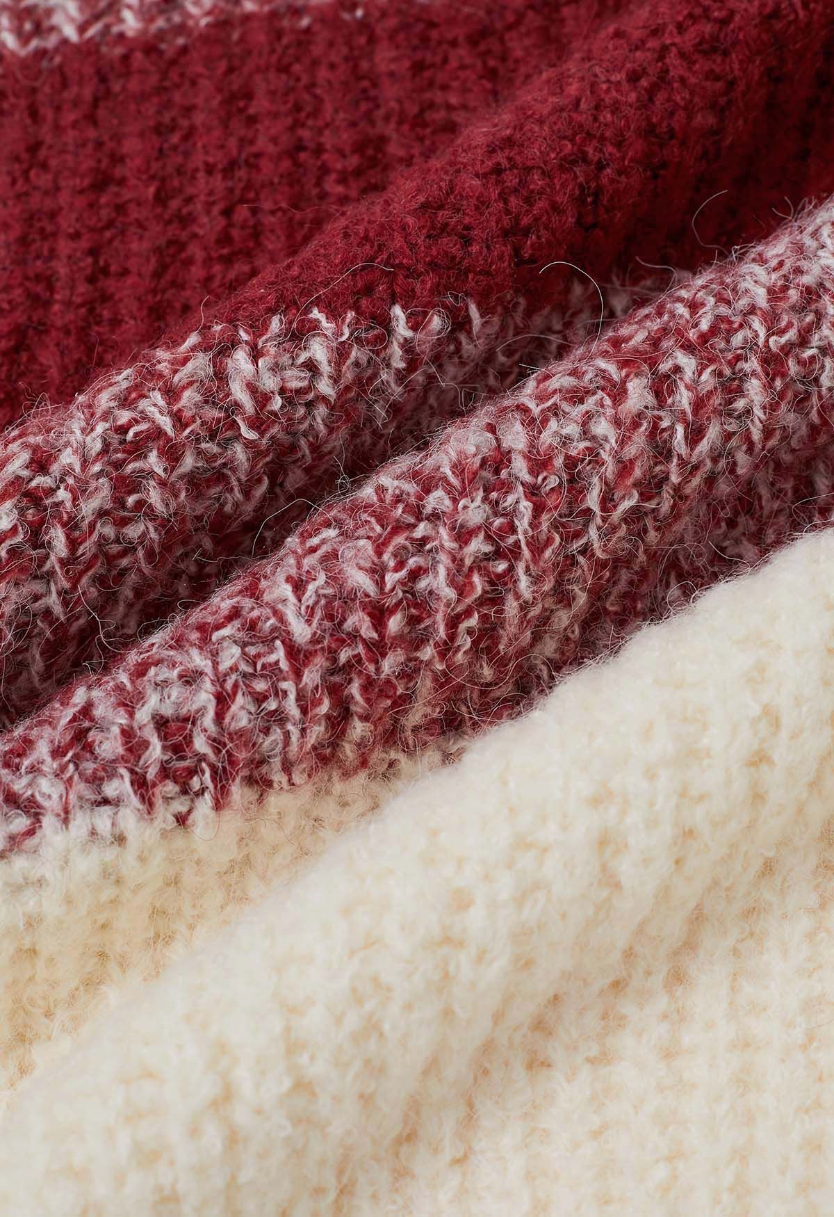 Flauschiger Rippstrickpullover mit Kontraststreifen in Rot