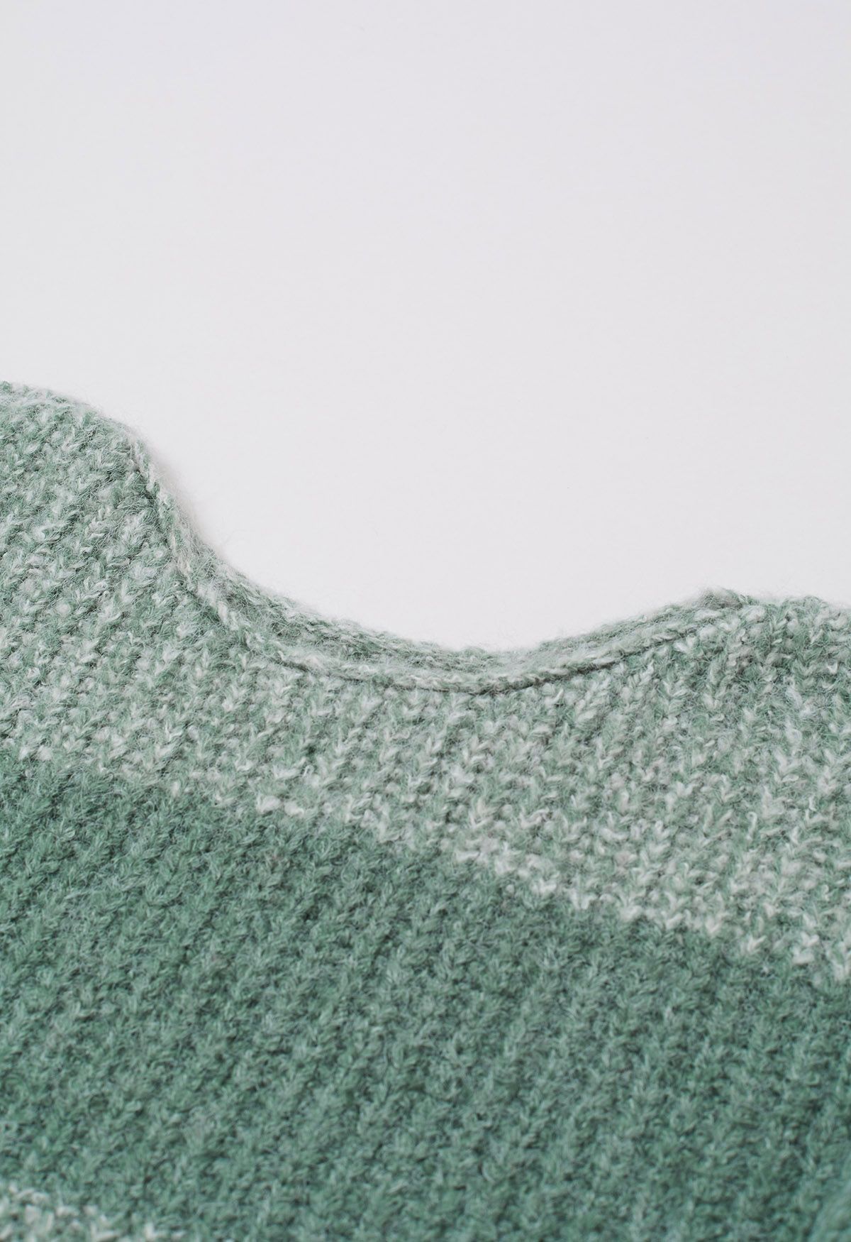 Flauschiger Rippstrickpullover mit Kontraststreifen in Salbeigrün