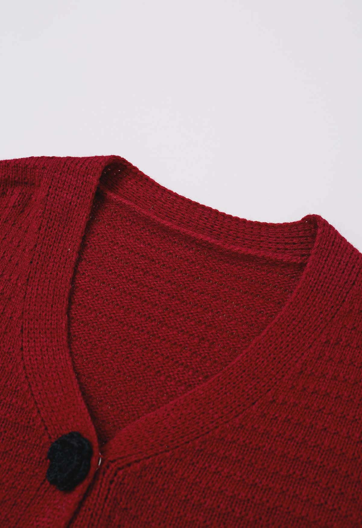 Stitch Rose – Kurze Strickjacke mit Knöpfen in Rot