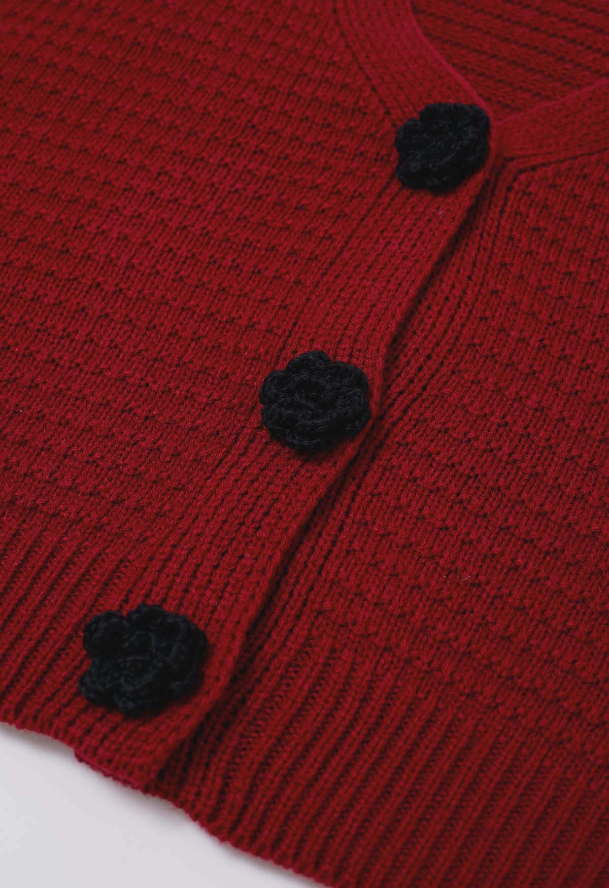 Stitch Rose – Kurze Strickjacke mit Knöpfen in Rot