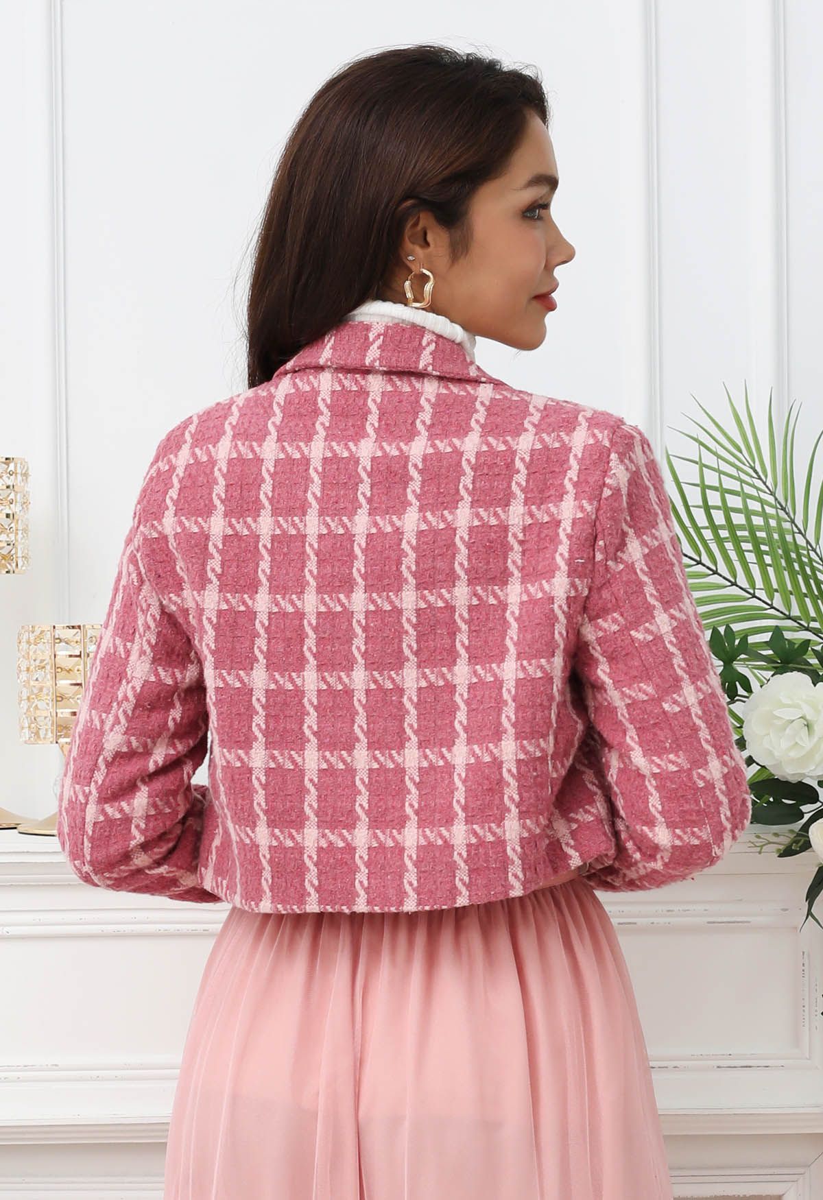 Kurzer Blazer aus kariertem Tweed mit gepolsterten Schultern in Rosa